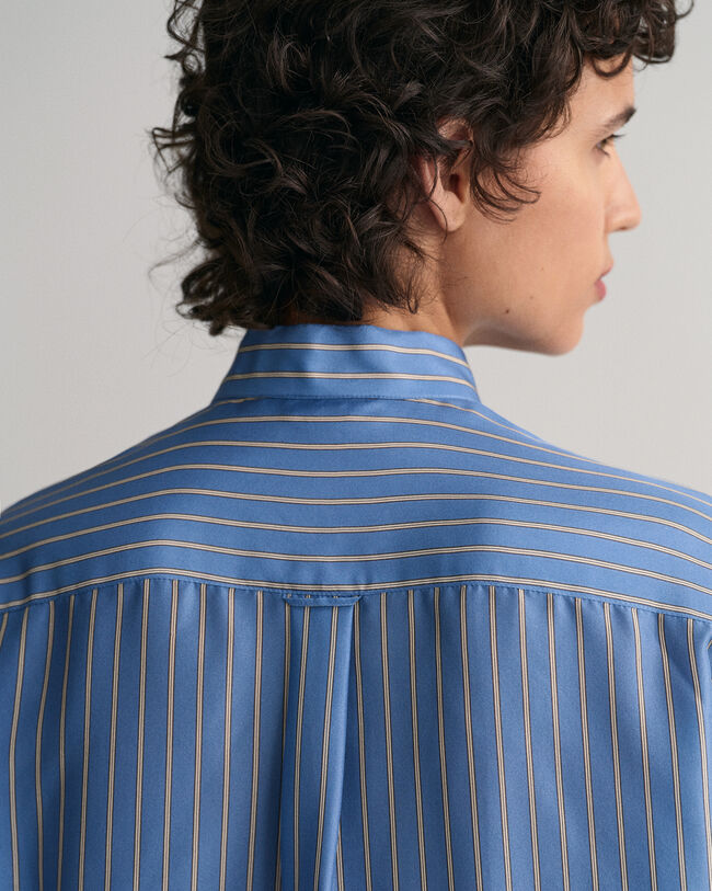 Silkebluse med striber og sløjfe