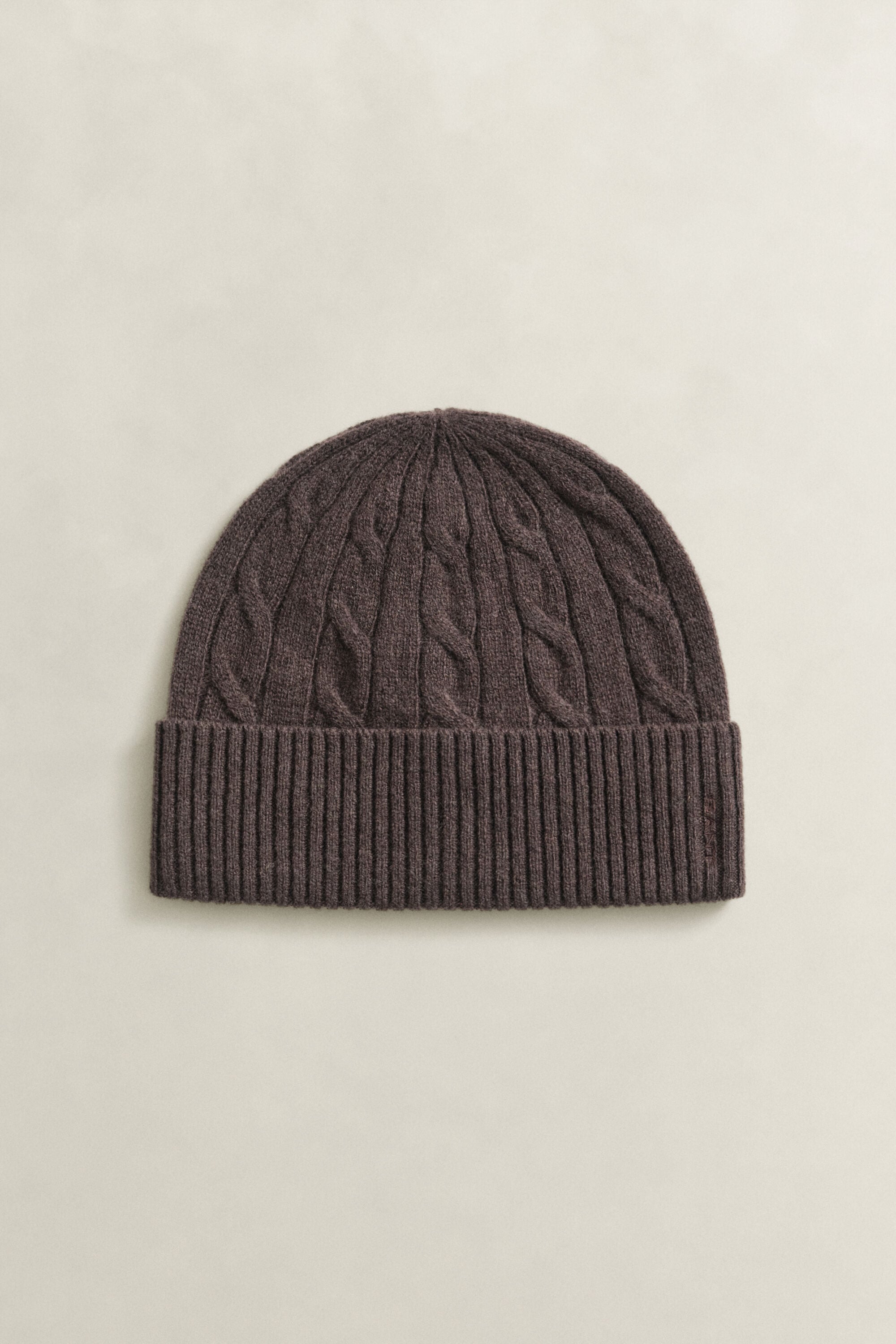 Kabelstrikket beanie i uld