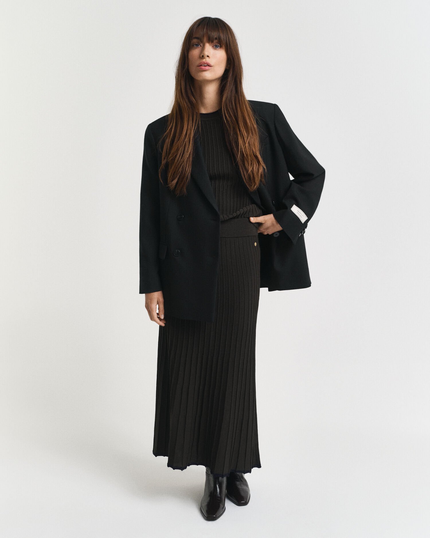 Kontrastfarvet ribstrikket nederdel