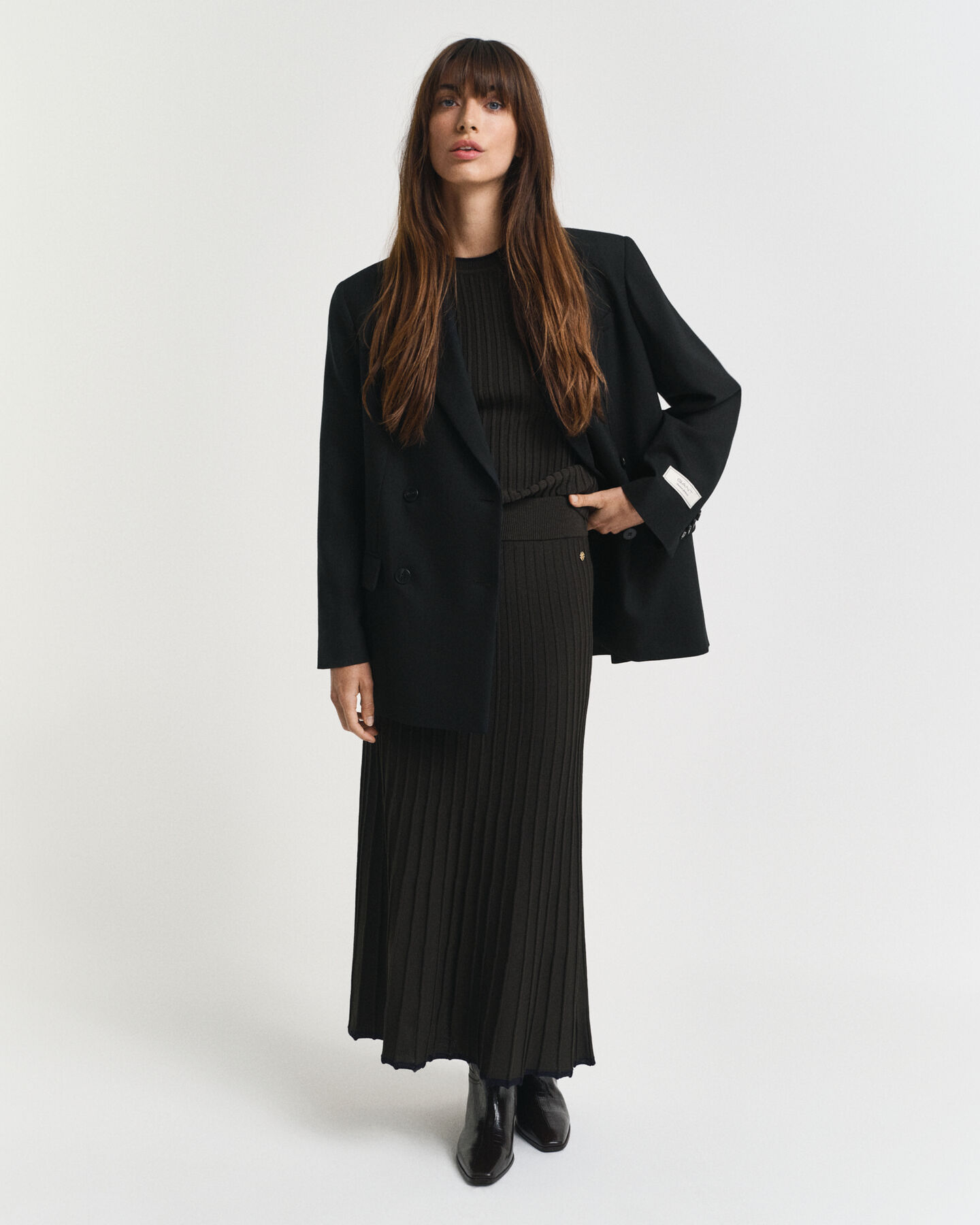 Kontrastfarvet ribstrikket nederdel