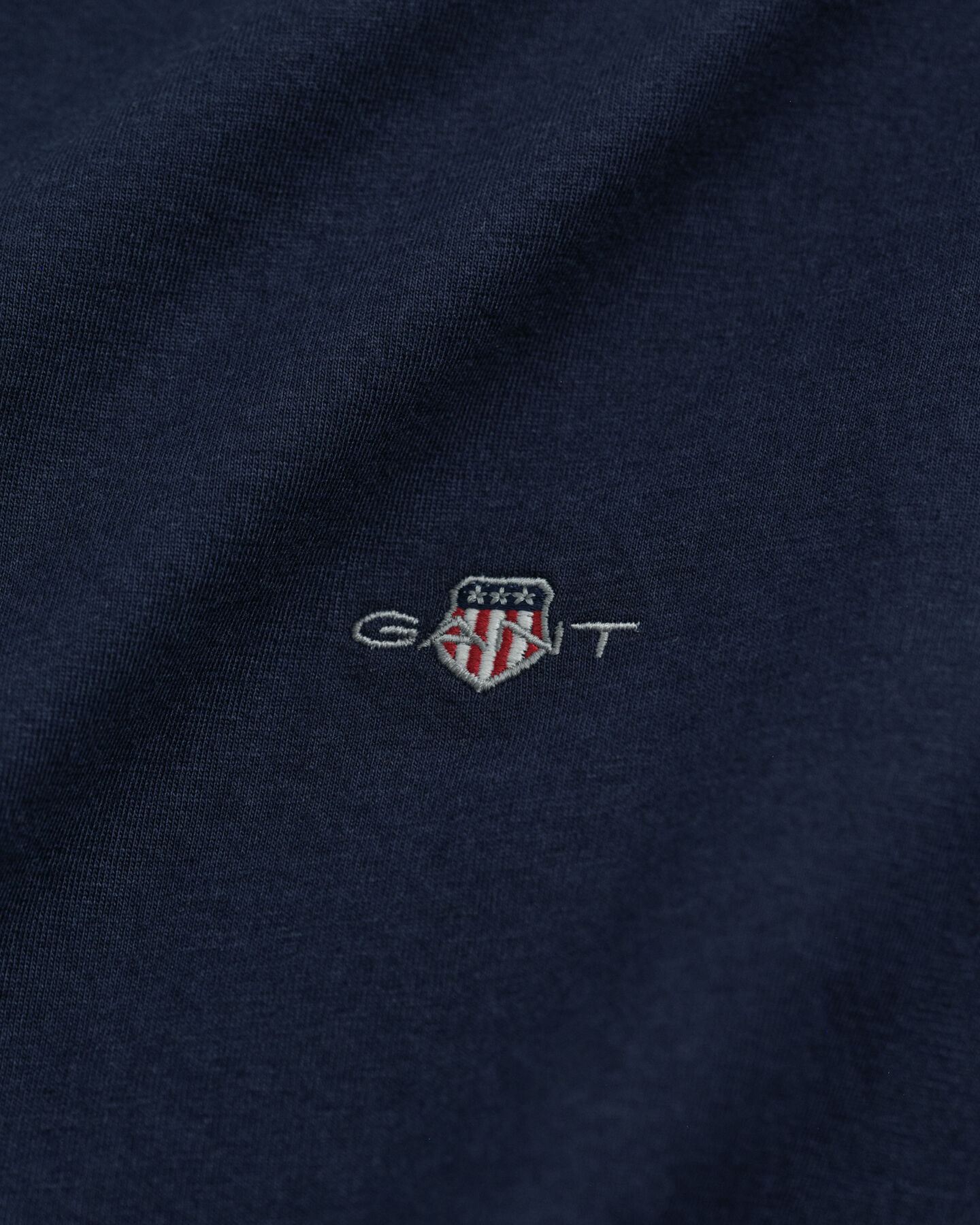 Slim fit Shield T-shirt med V-hals