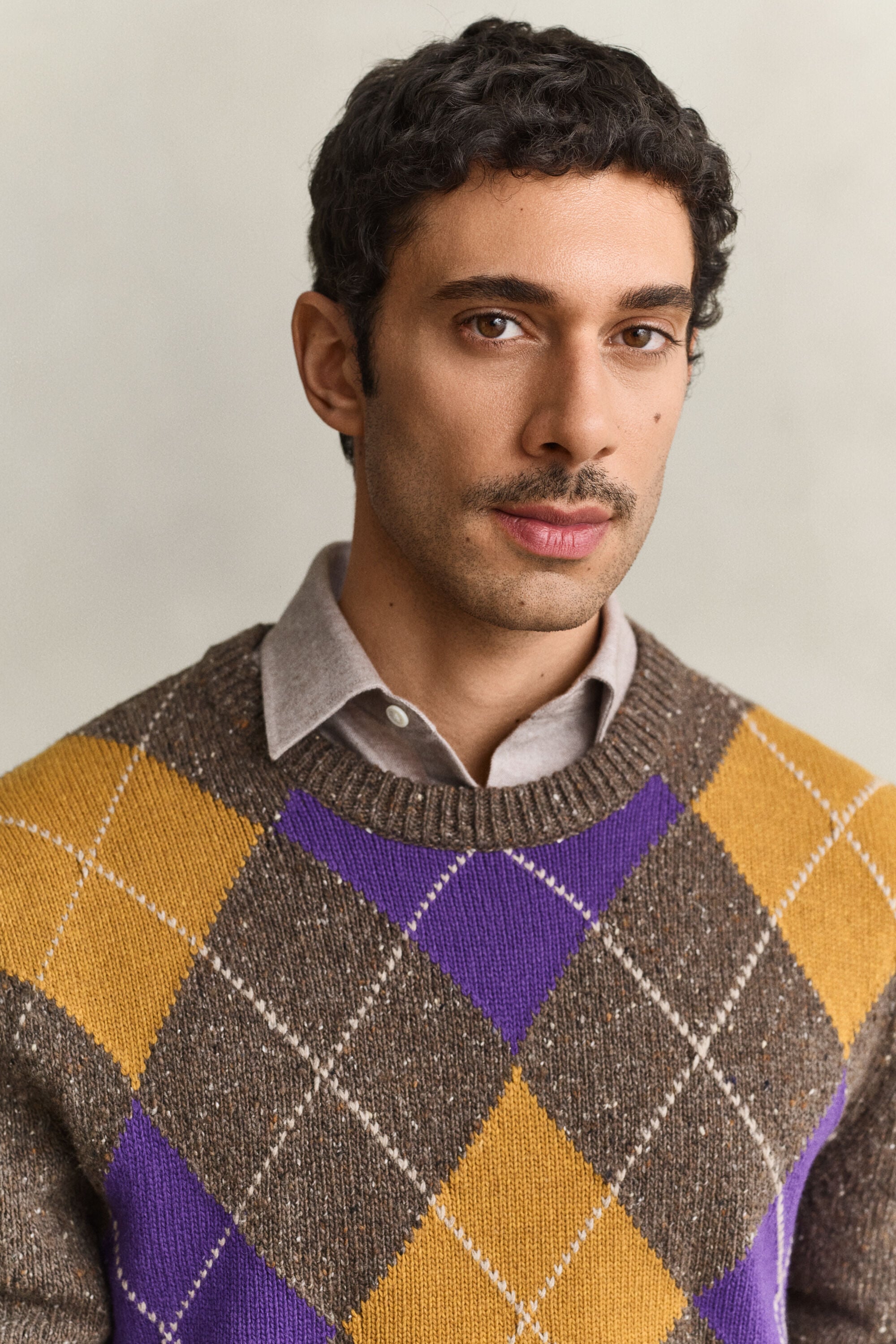 Crewneck sweater med argyle og nister