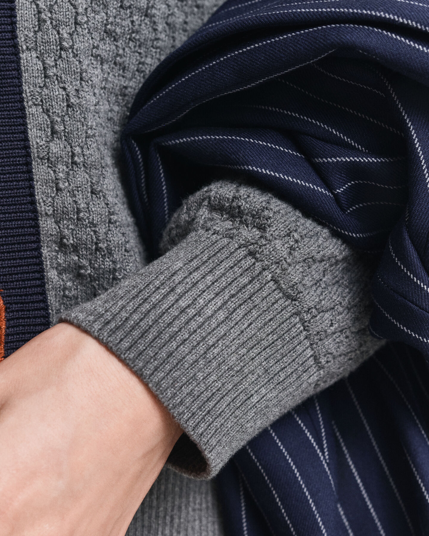 Tekstureret kontrastfarvet cardigan af bomuld