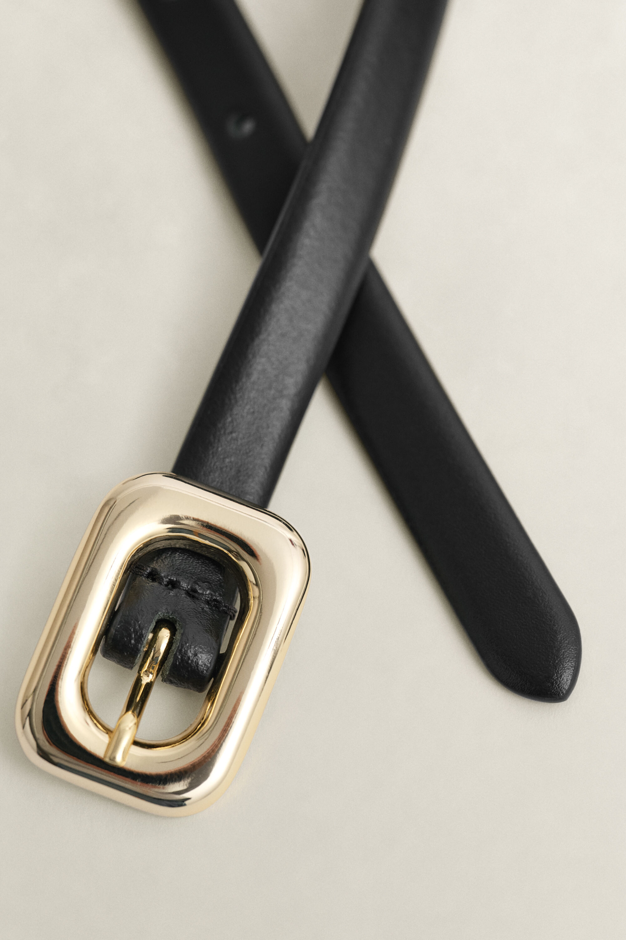 Læderbælte med rundt spænde