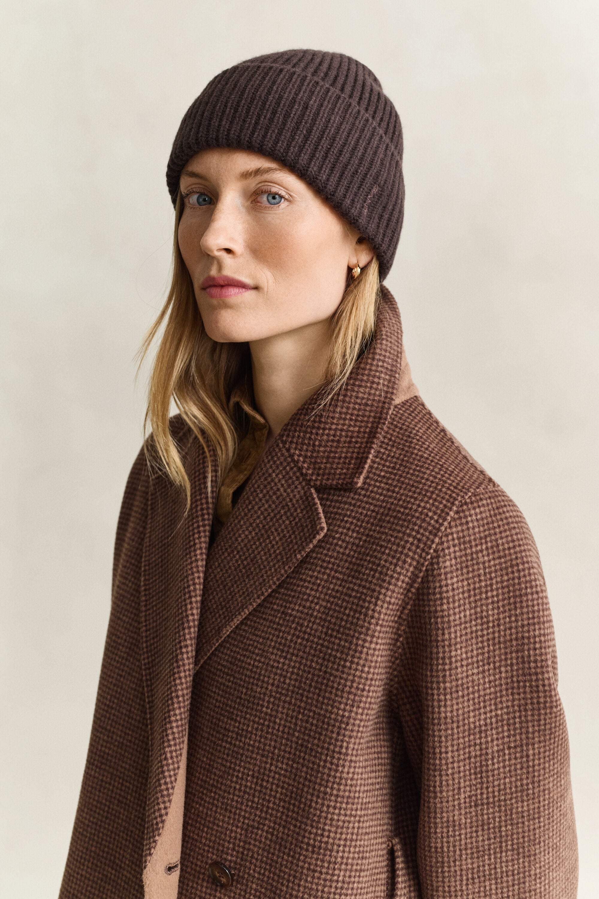 Ribstrikket beanie i uld og kashmir