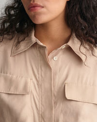 Skjortekjole med flaplommer og korte &aelig;rmer