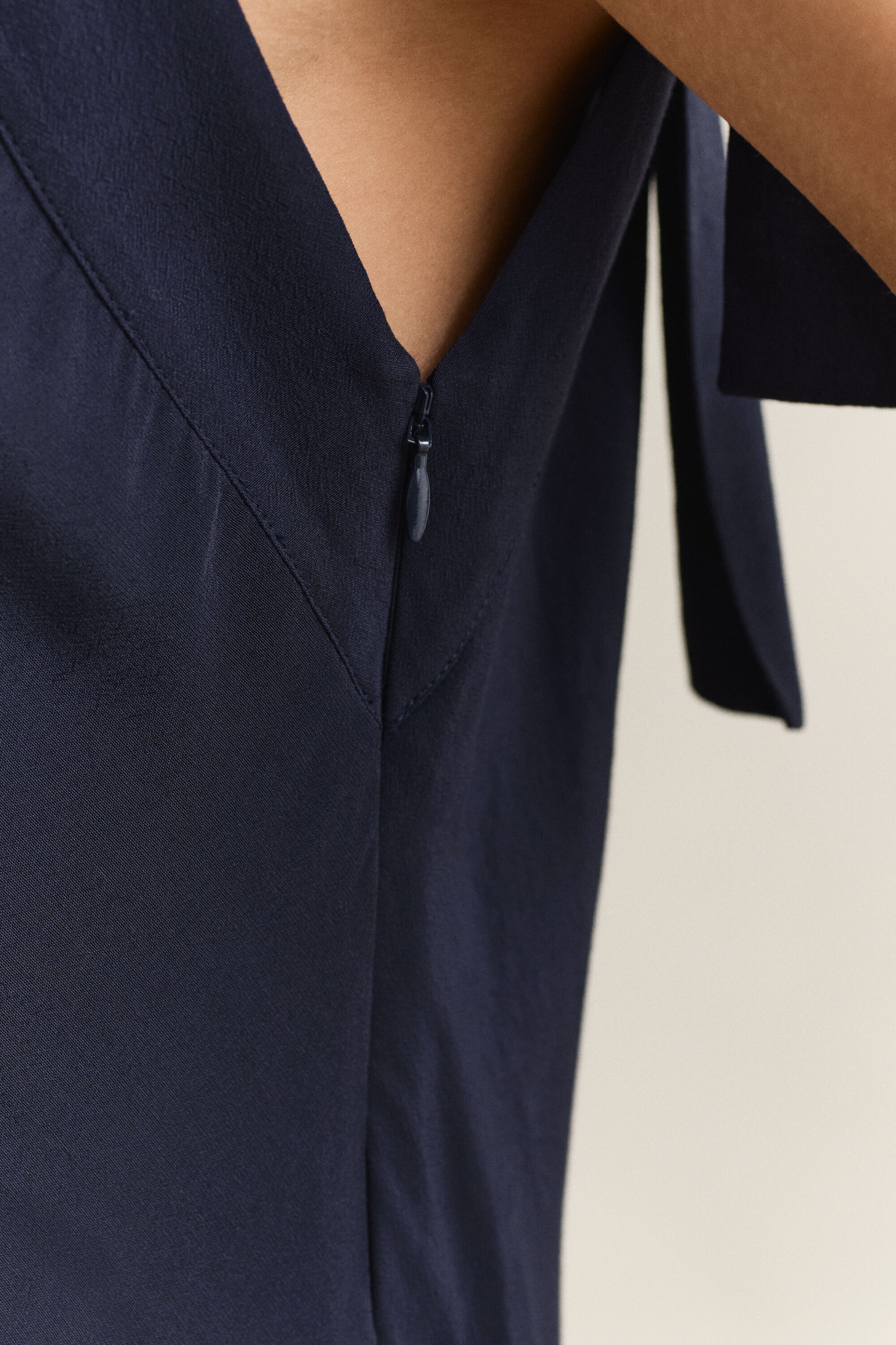 Slipkjole med skråsnit