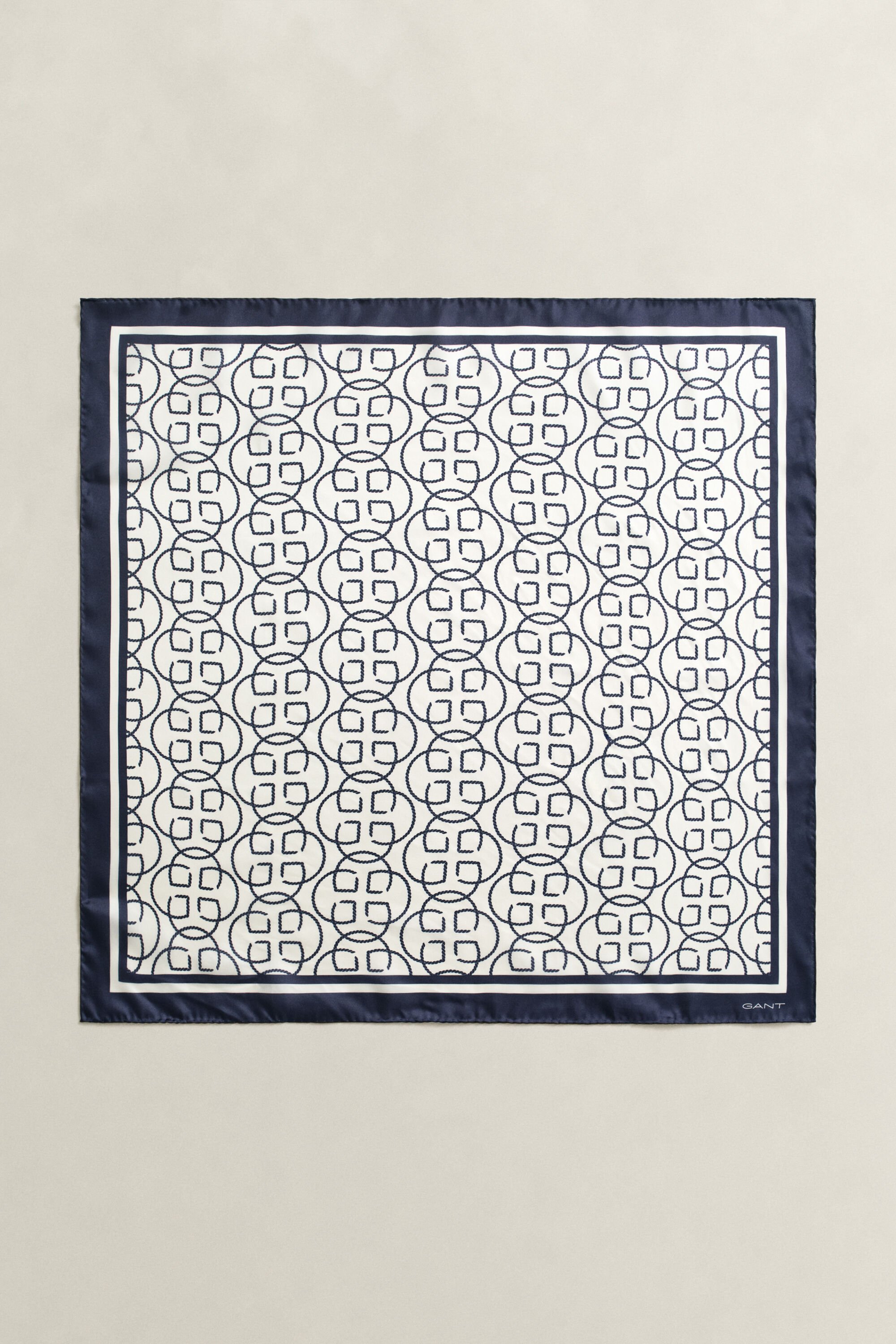 Silketørklæde med monogram