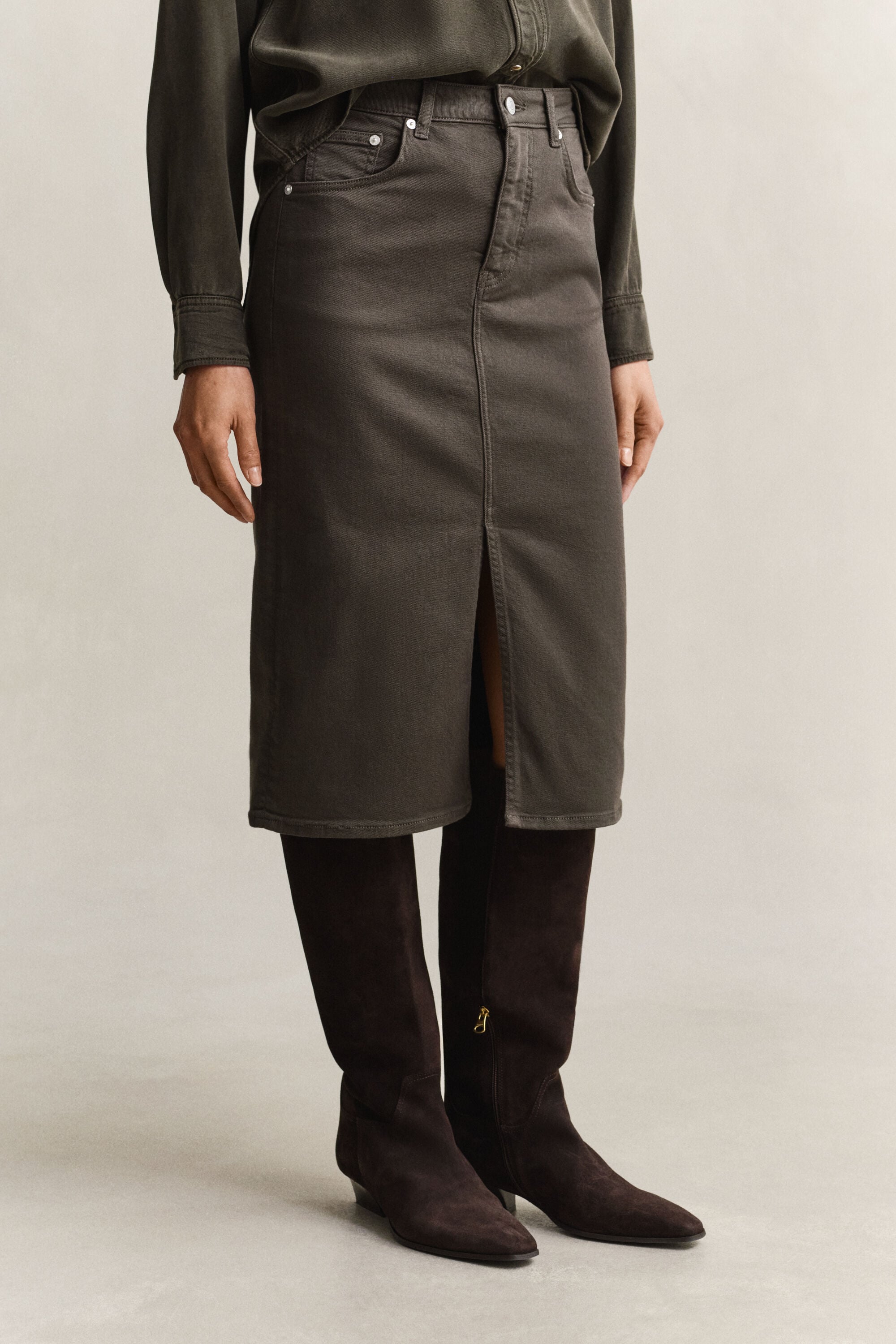 Farvet pencil-nederdel i twill