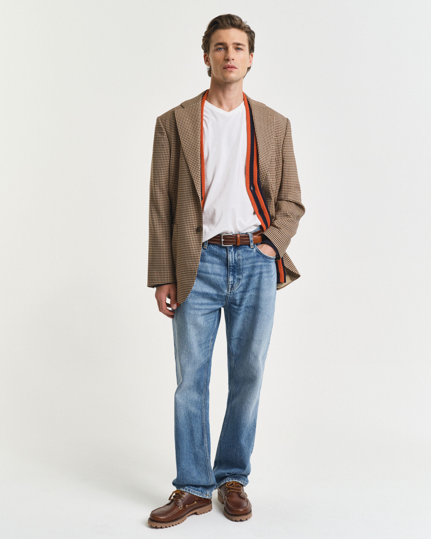 Slim fit Shield T-shirt med V-hals