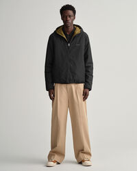 Vendbar jakke med h&aelig;tte