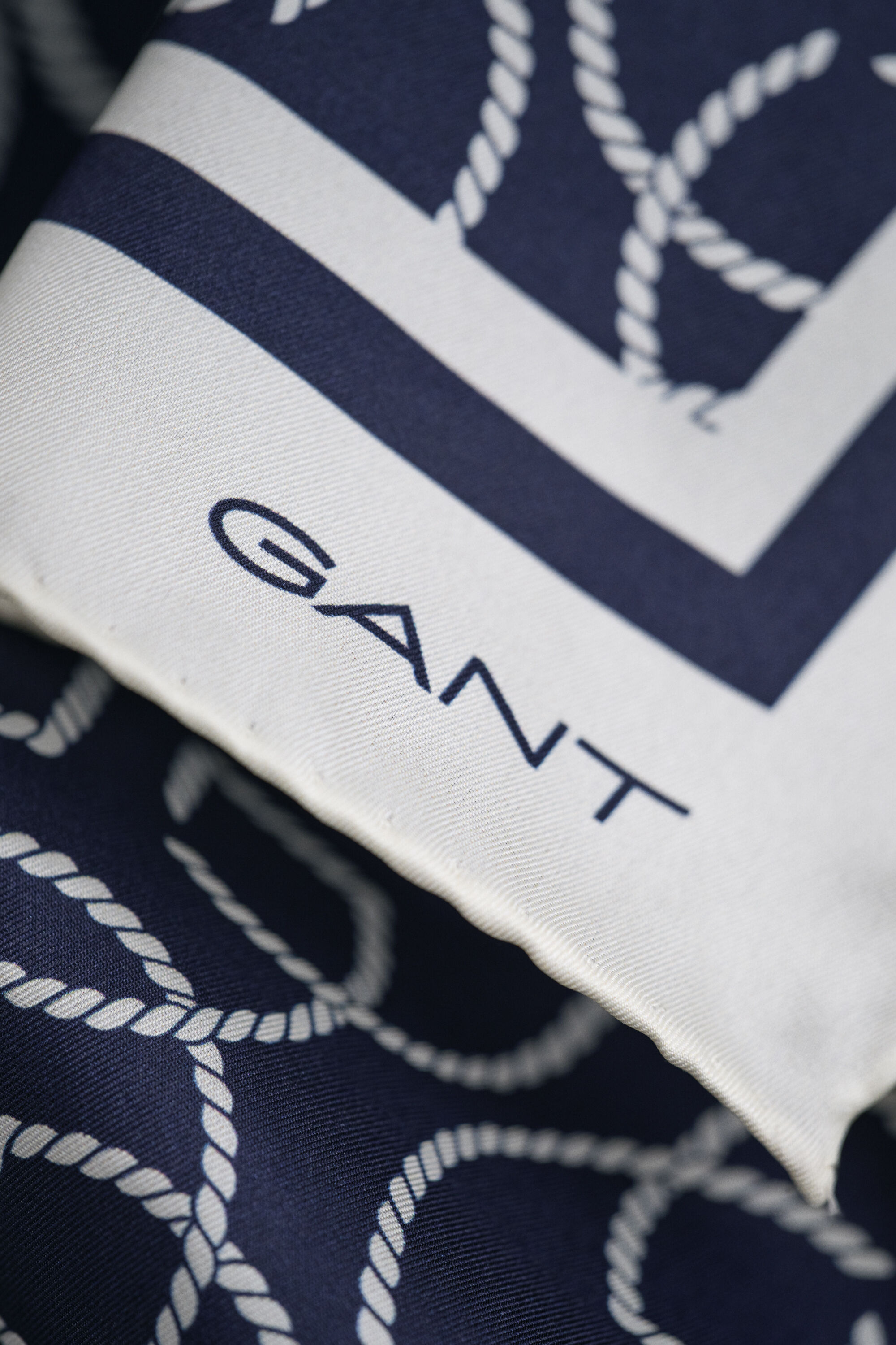 Silketørklæde med monogram