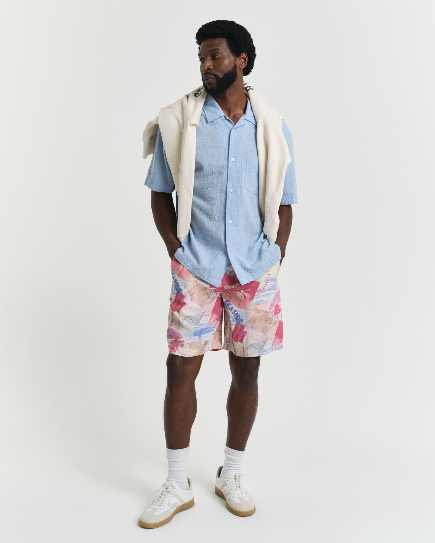 Relaxed fit shorts med resort-tryk