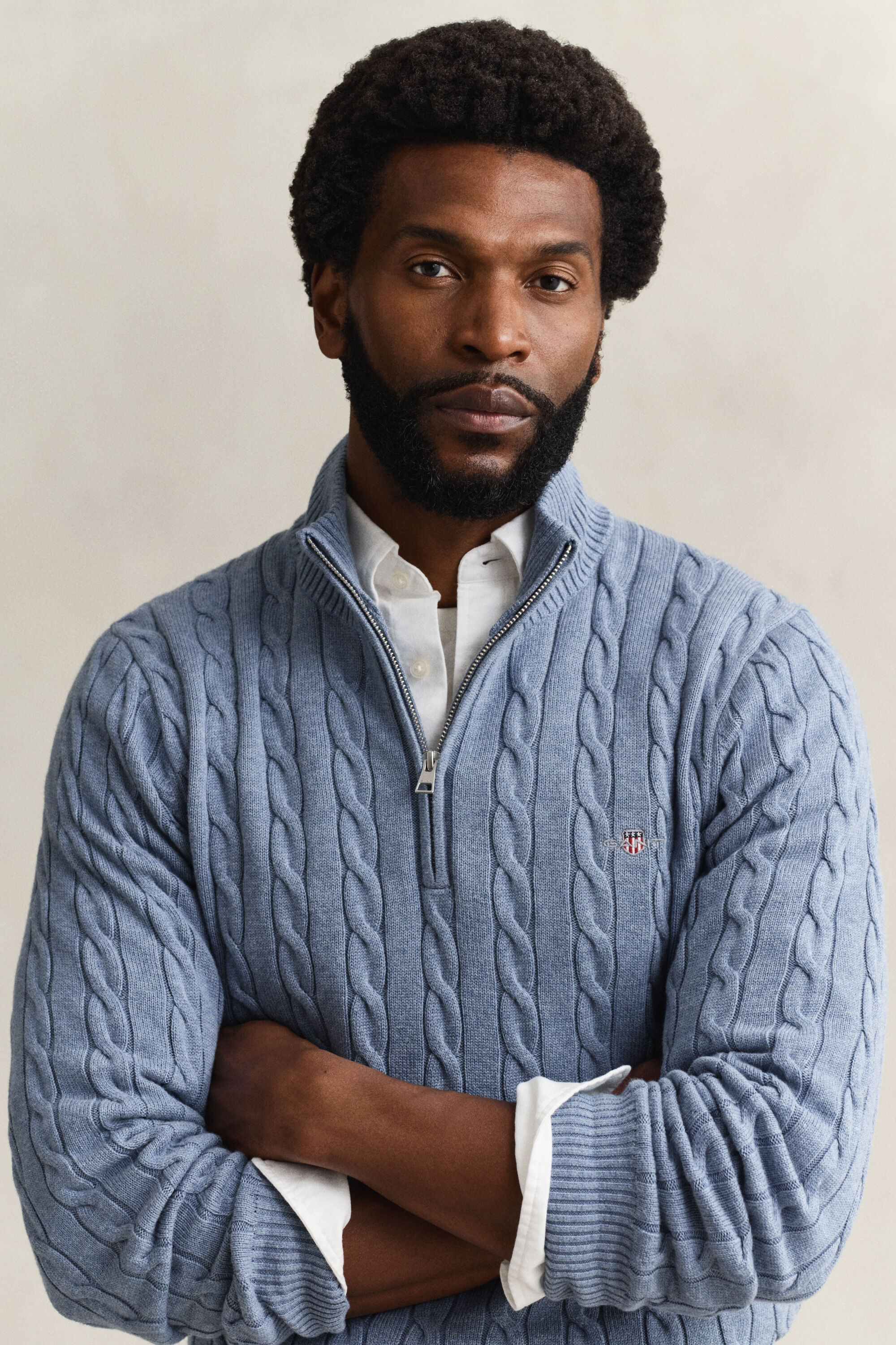 Kabelstrikket sweater af bomuld med halv lynlås