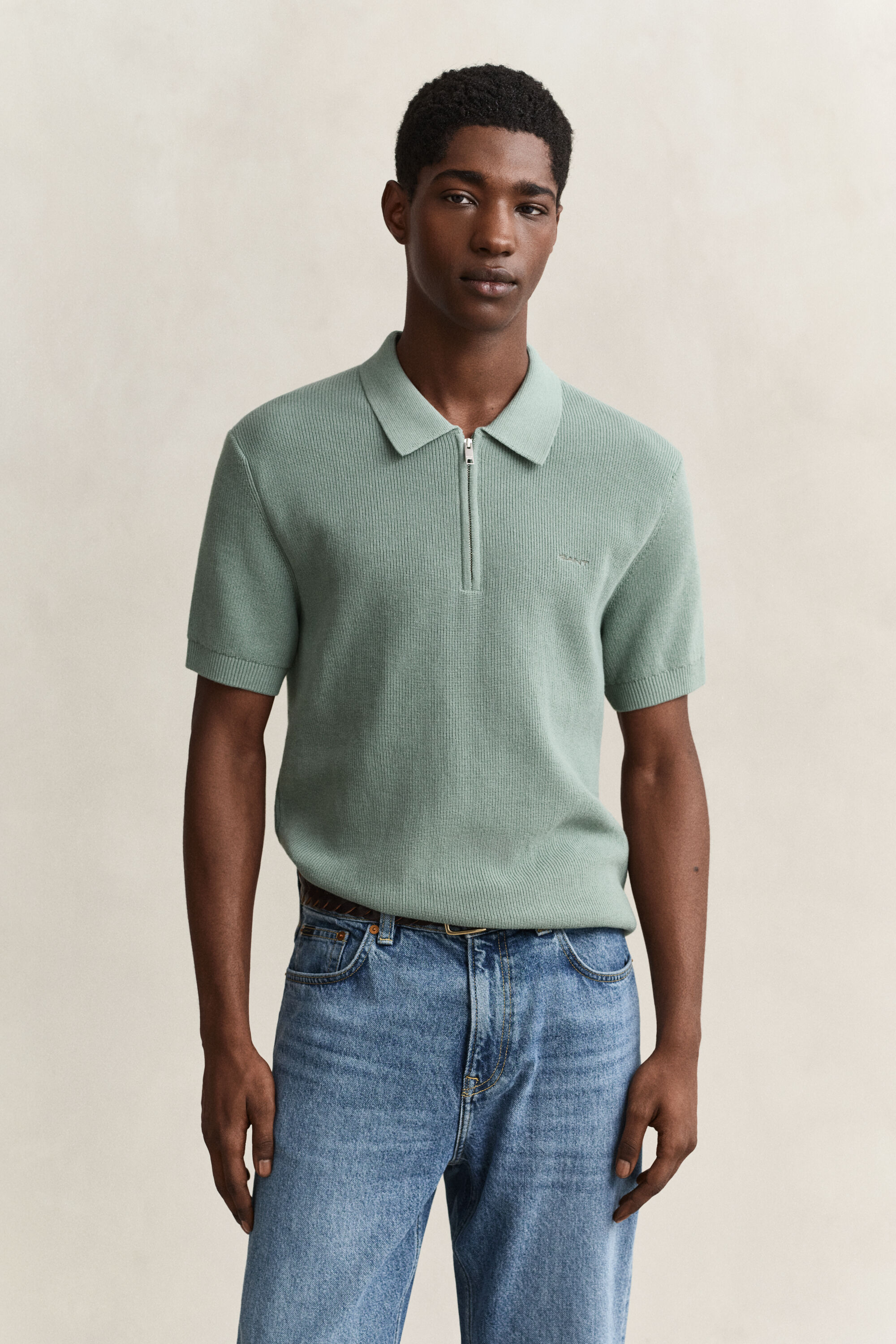 Ribstrikket polosweater i bomuld