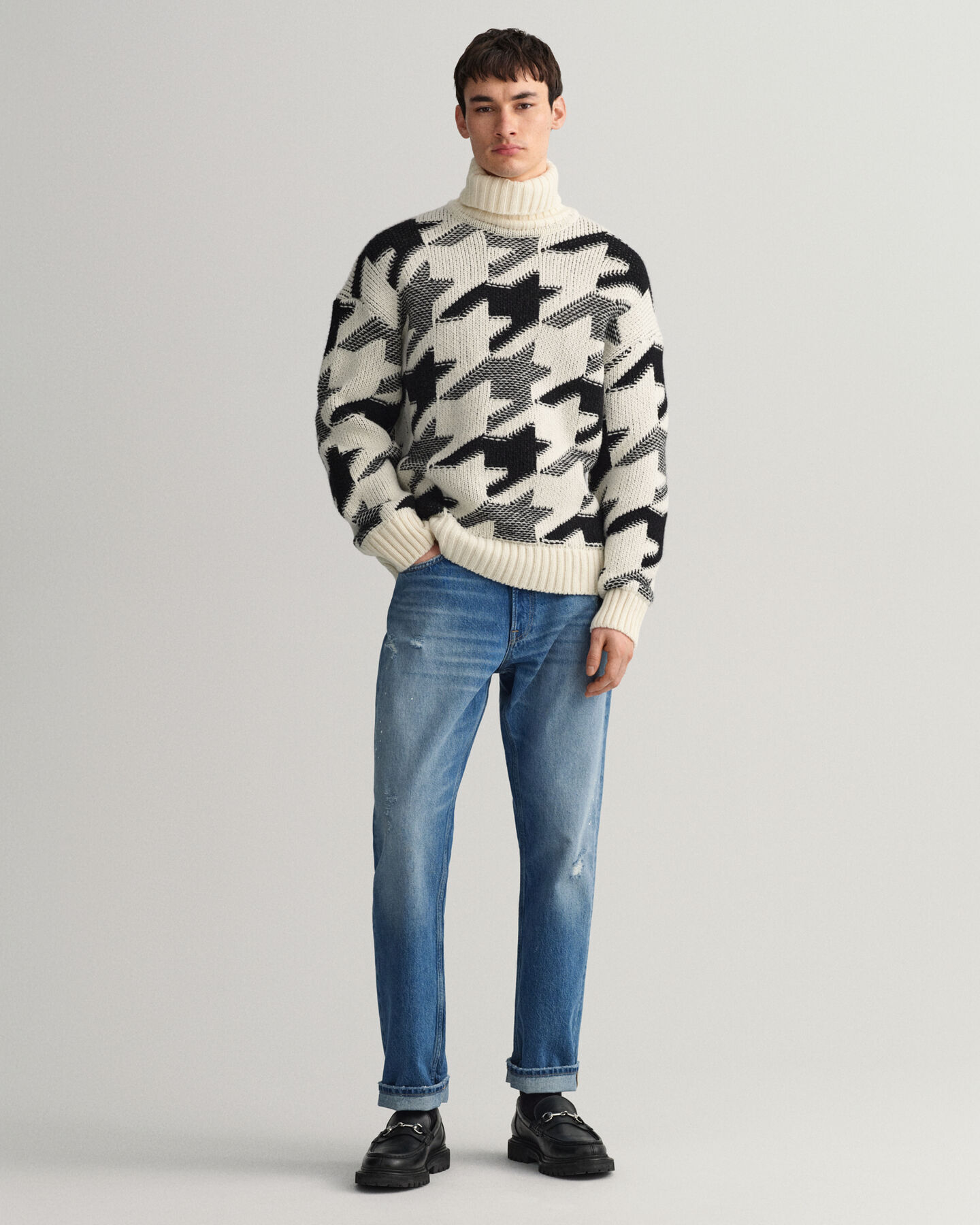 Houndstooth sweater med rullekrave