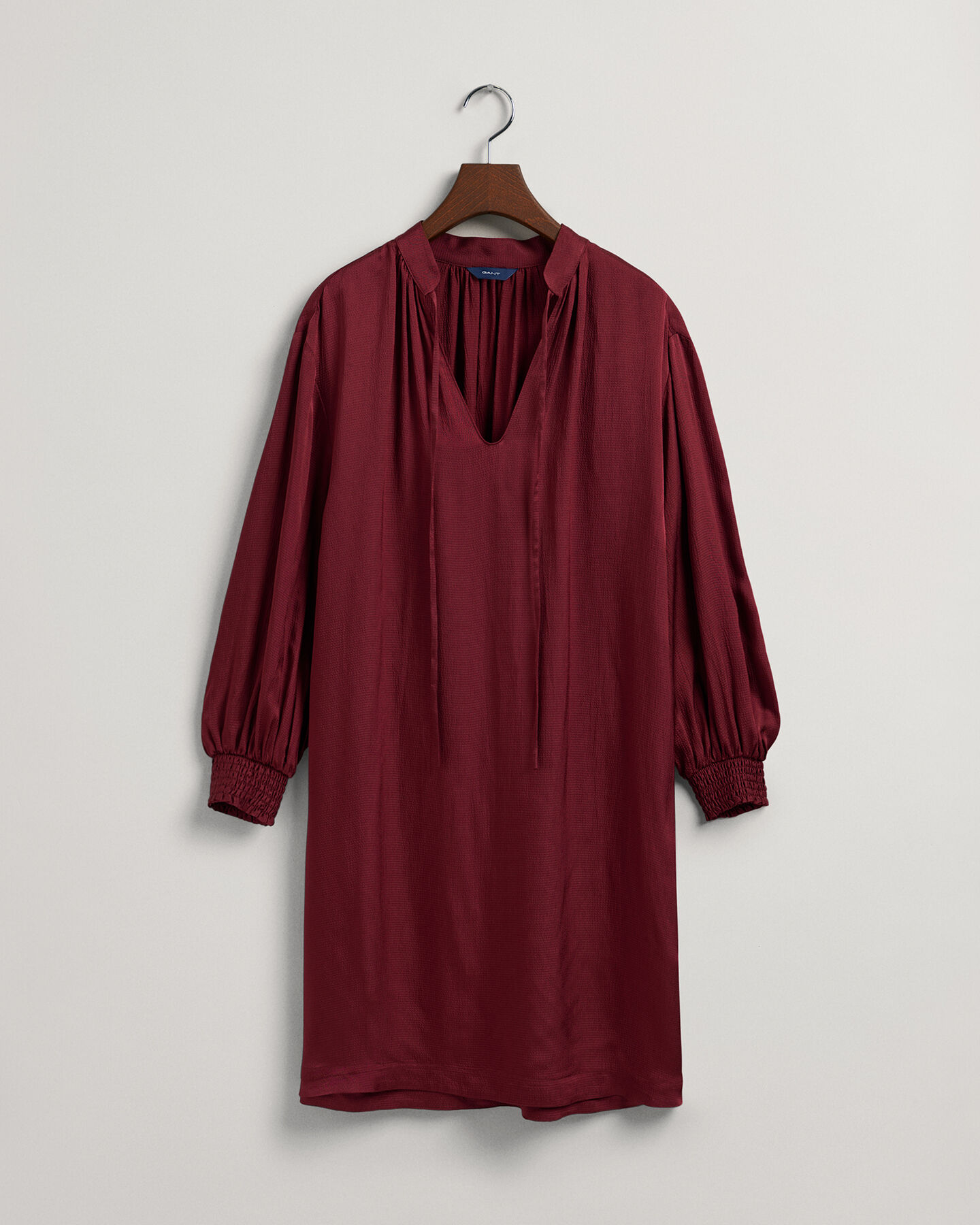 Kjole med stående krave