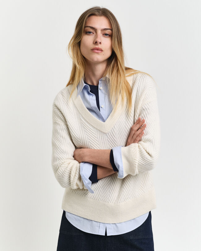 Sildebensm&oslash;nstret sweater med V-hals
