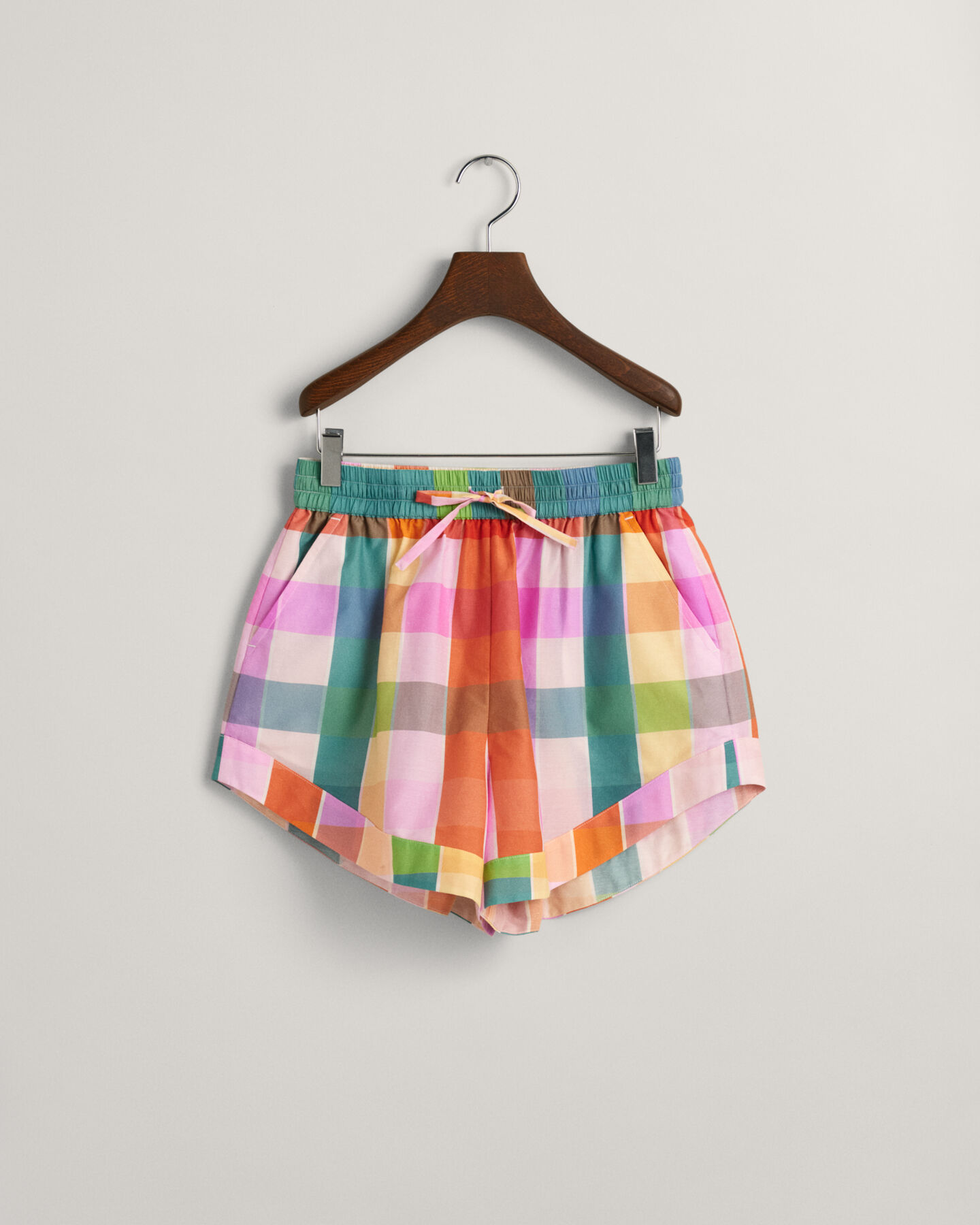 Flerternede shorts af bomuld og silke