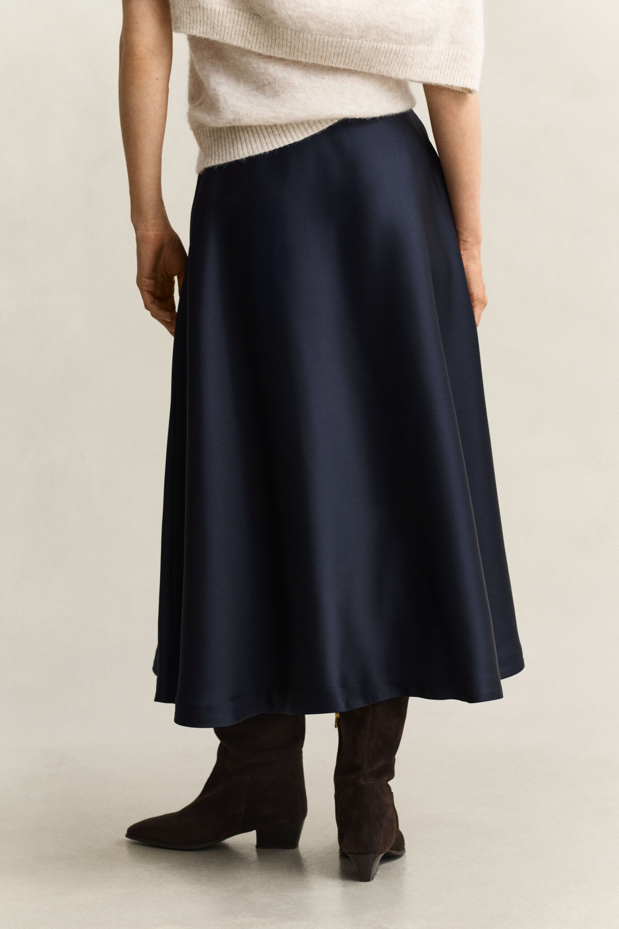 Volume satin nederdel