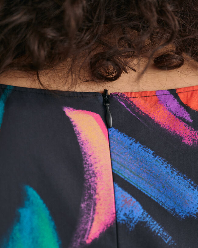 Kjole med volumin&oslash;se &aelig;rmer og blomstertryk