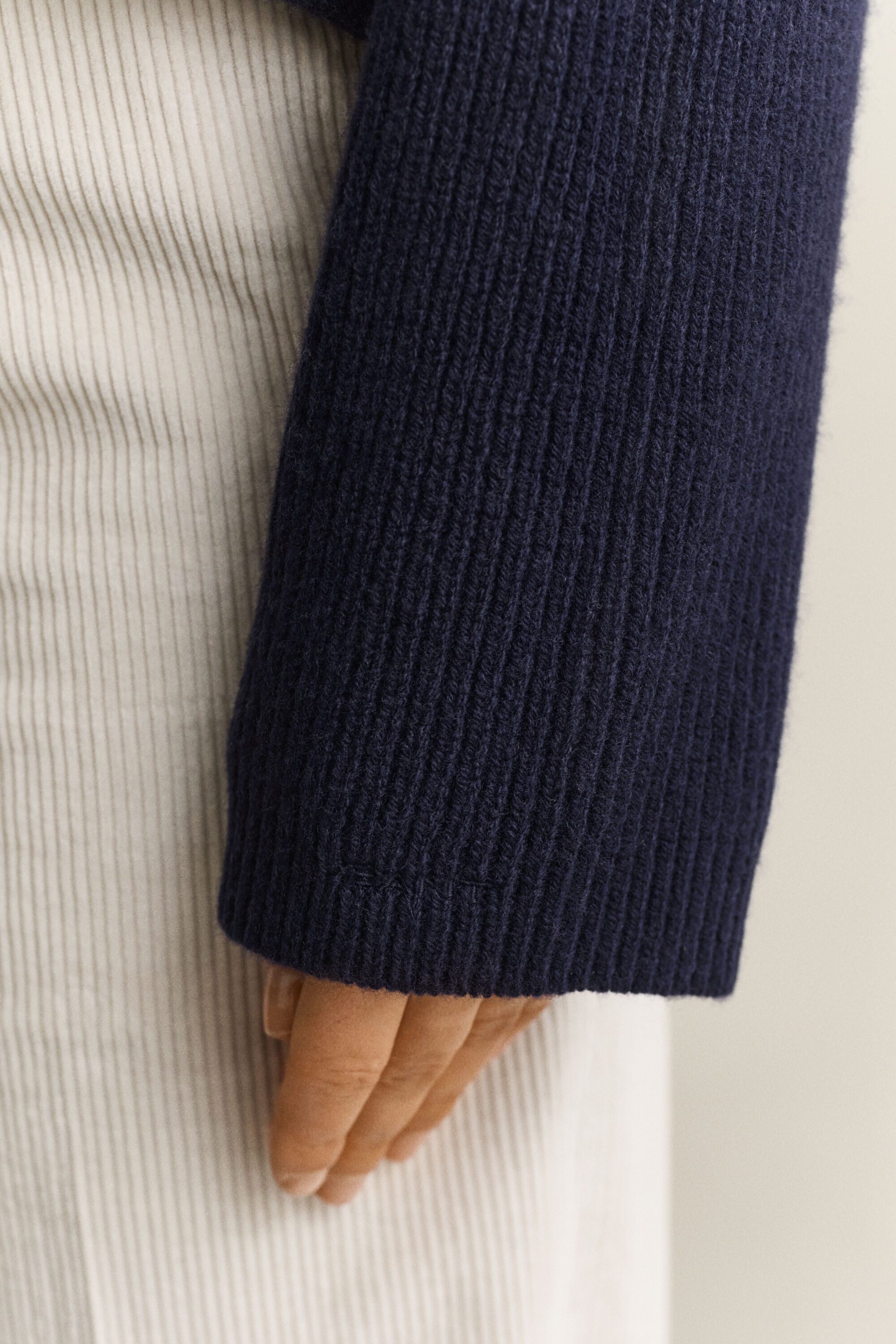 Ribstrikket sweater i uld