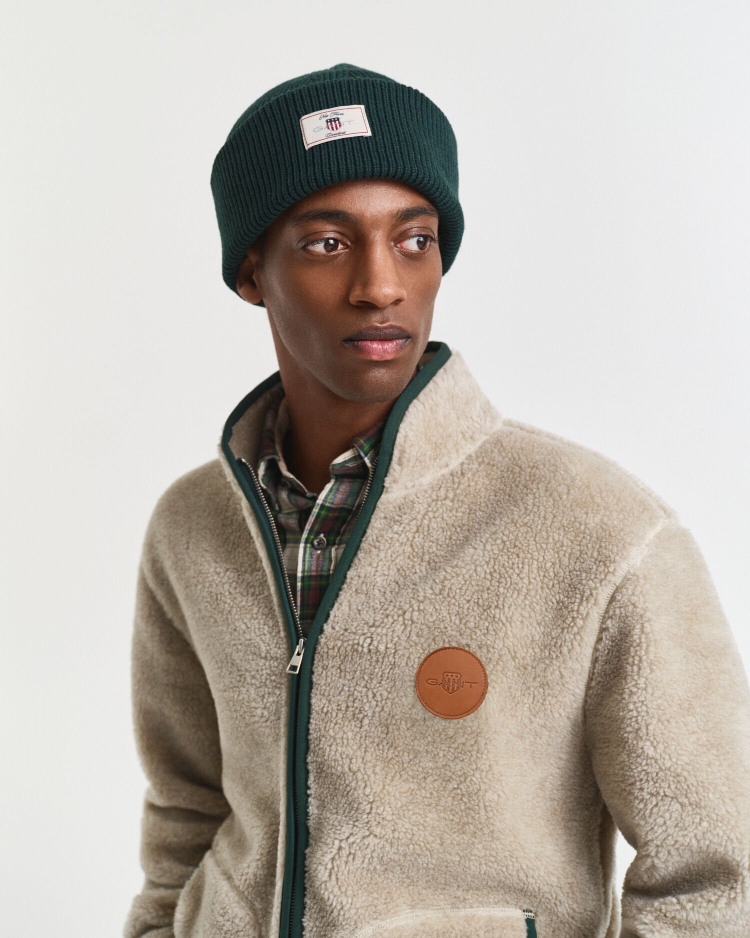 Ribstrikket beanie af bomuldsblanding