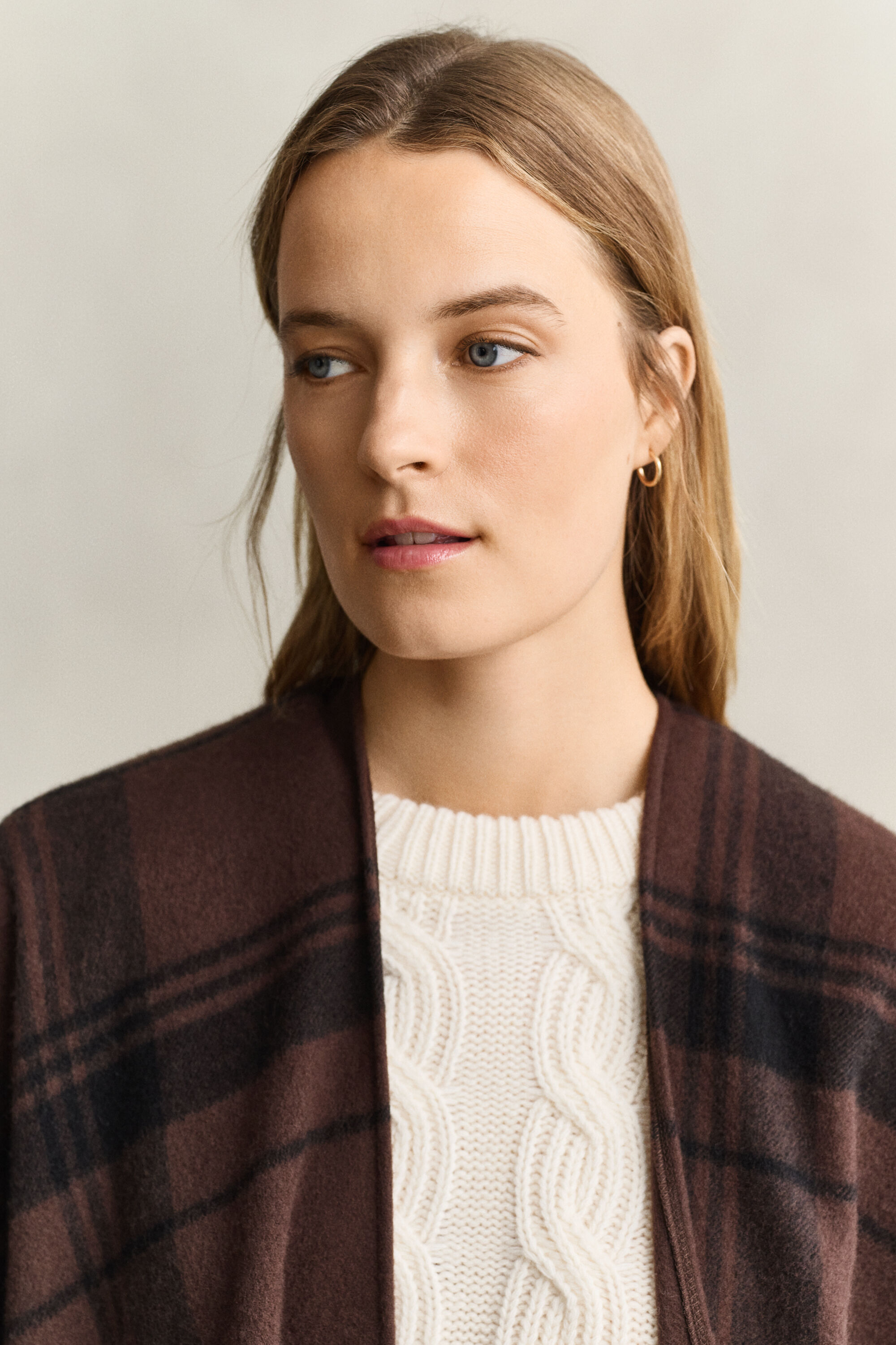 Ternet poncho i uld