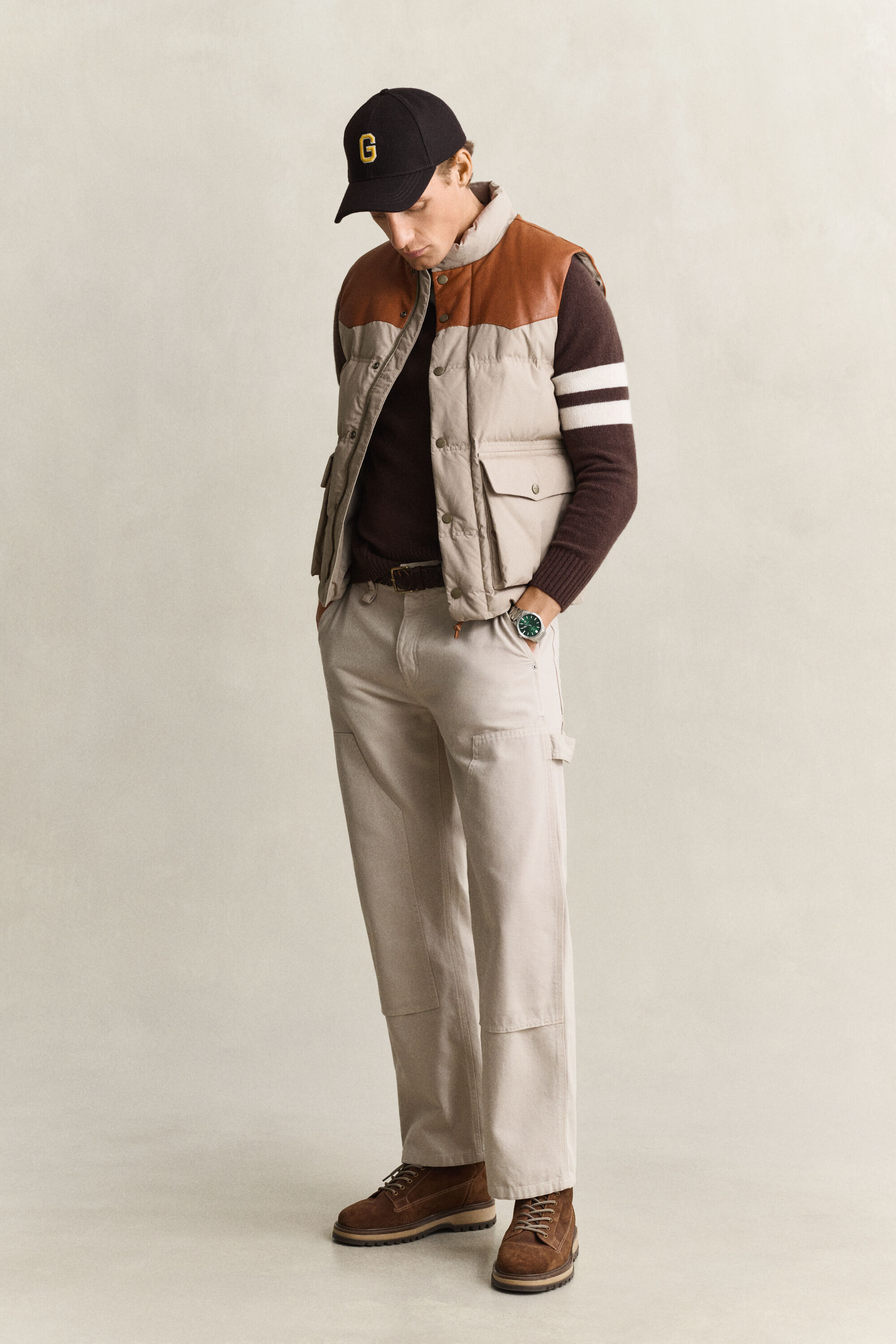 Stribet kashmir-sweater med V-hals