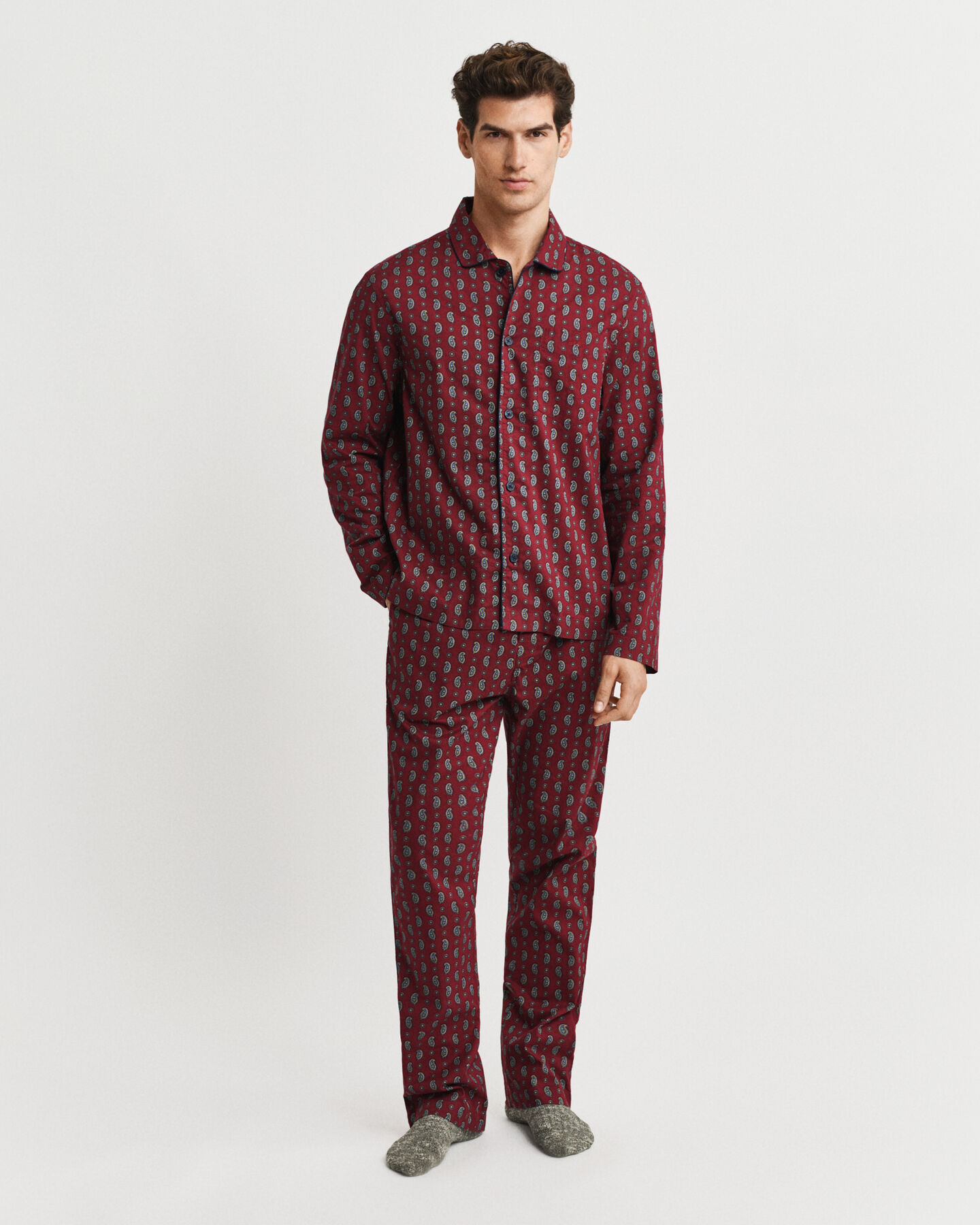 Pyjamassæt med paisley-tryk i gaveæske