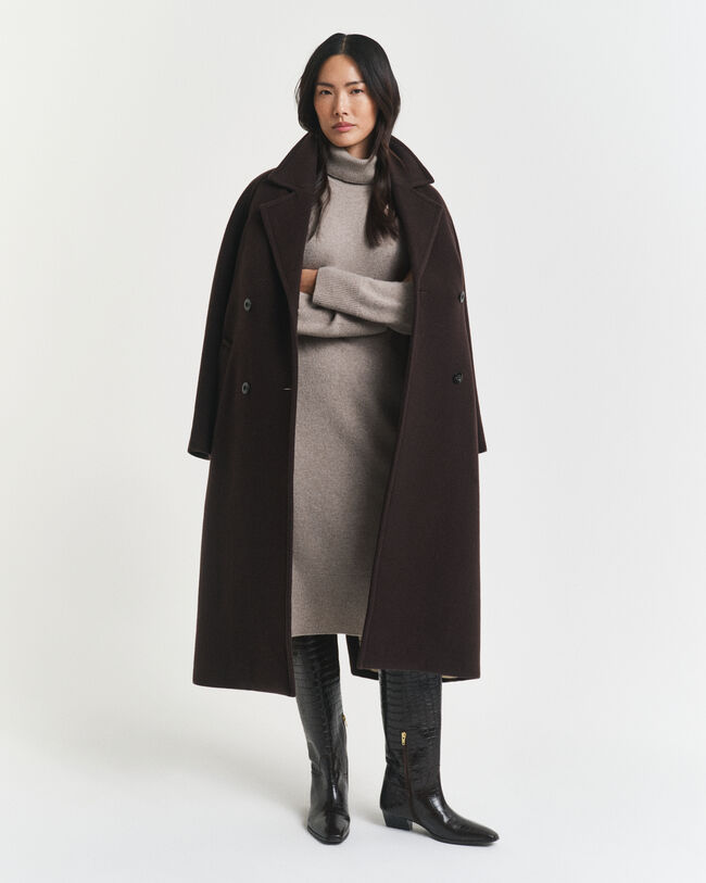 Kjole med rullekrave og strikdetaljer