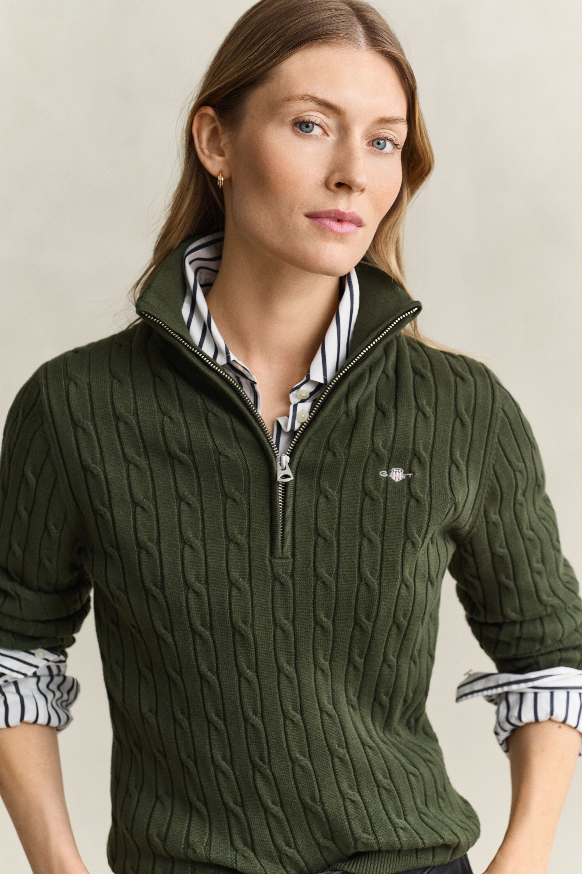 Kabelstrikket sweater med stræk og halv lynlås