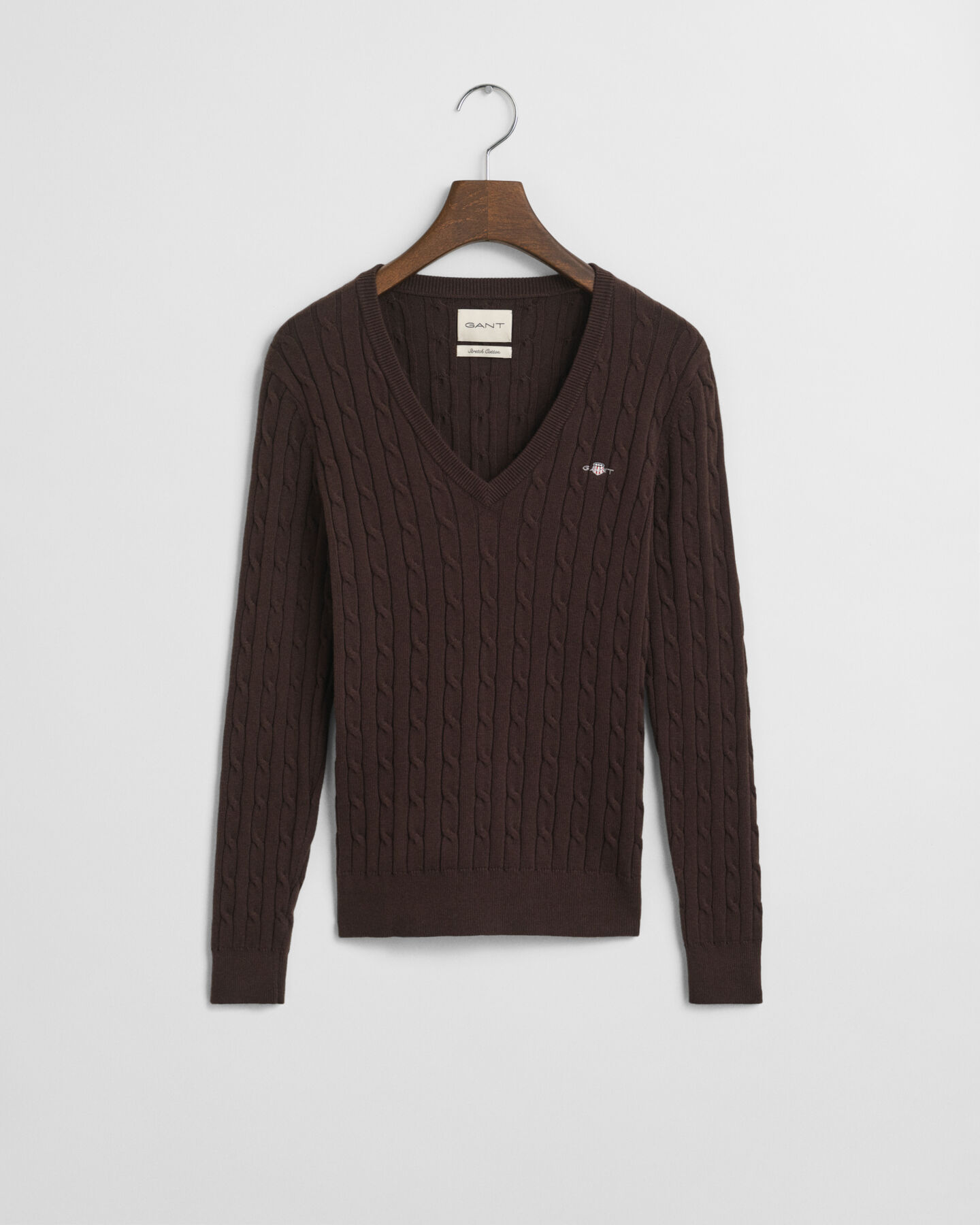 Kabelstrikket sweater af strækbomuld med V-hals