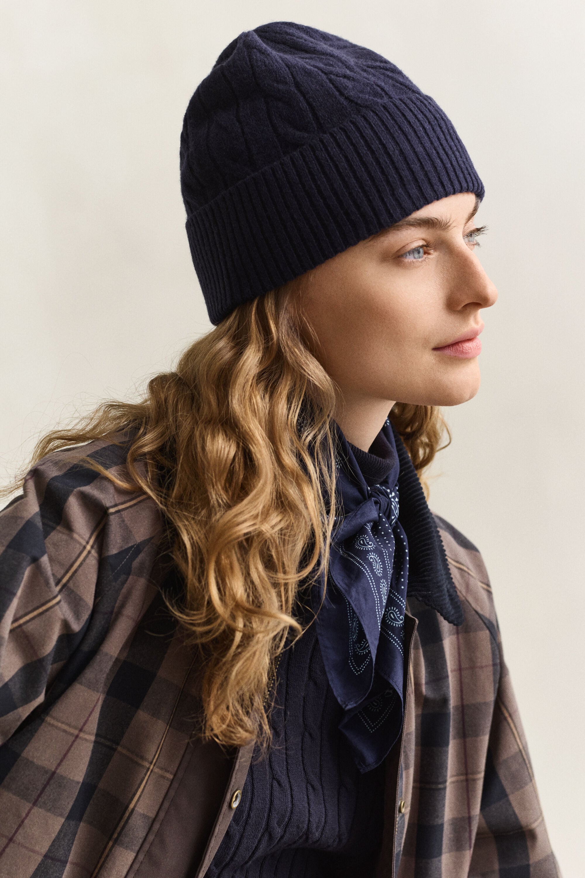 Kabelstrikket beanie i uld
