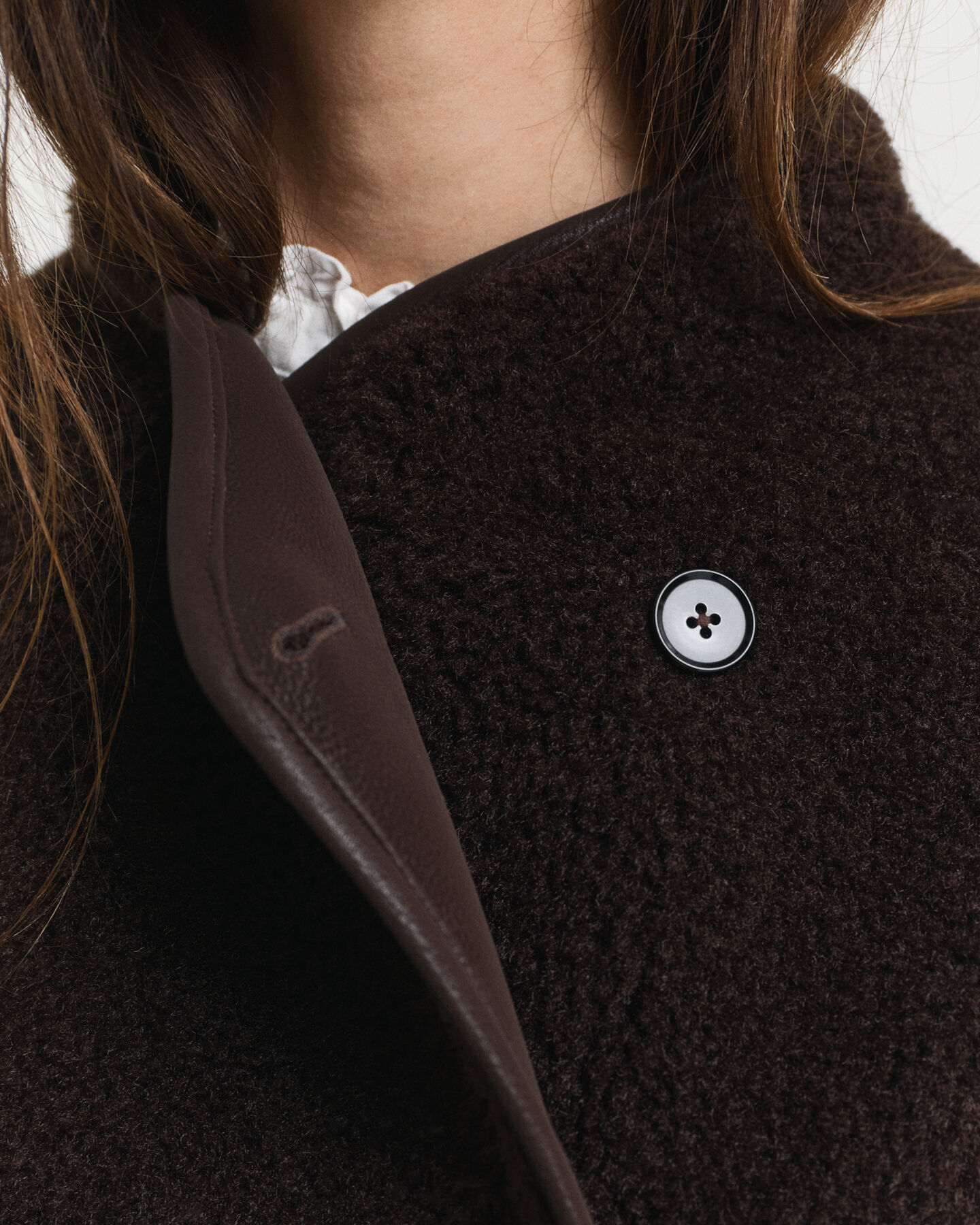 Jakke af kunstigt lammeskind