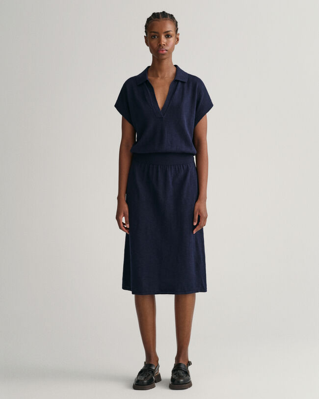 Kjole af hørblanding med krave