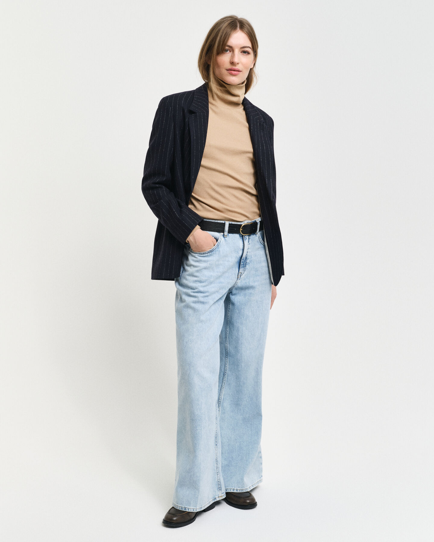 Ribstrikket langærmet top med rullekrave