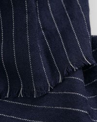 Nålestribet halstørklæde af ekstra fin merinould