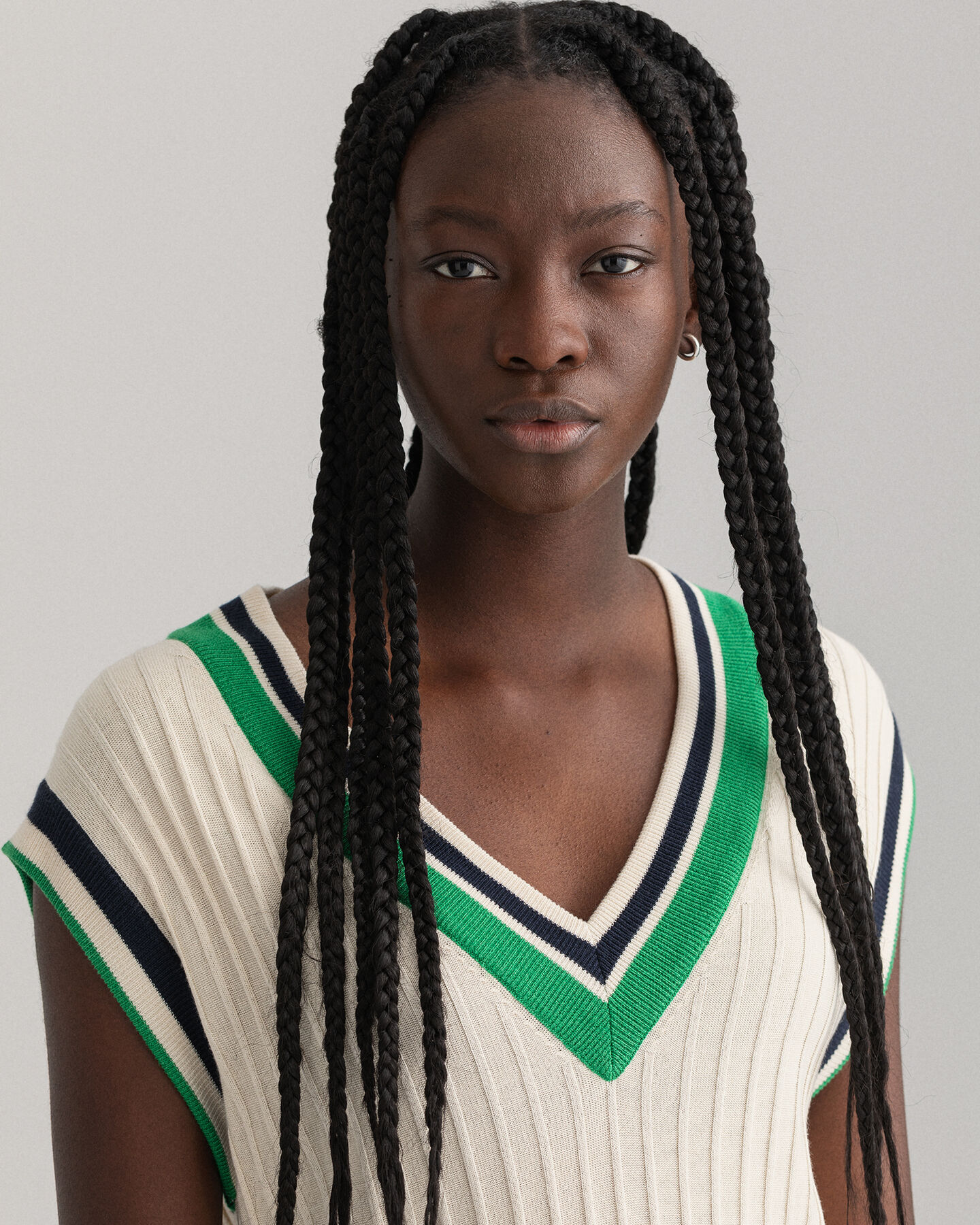 Stribet vest i ribstrik