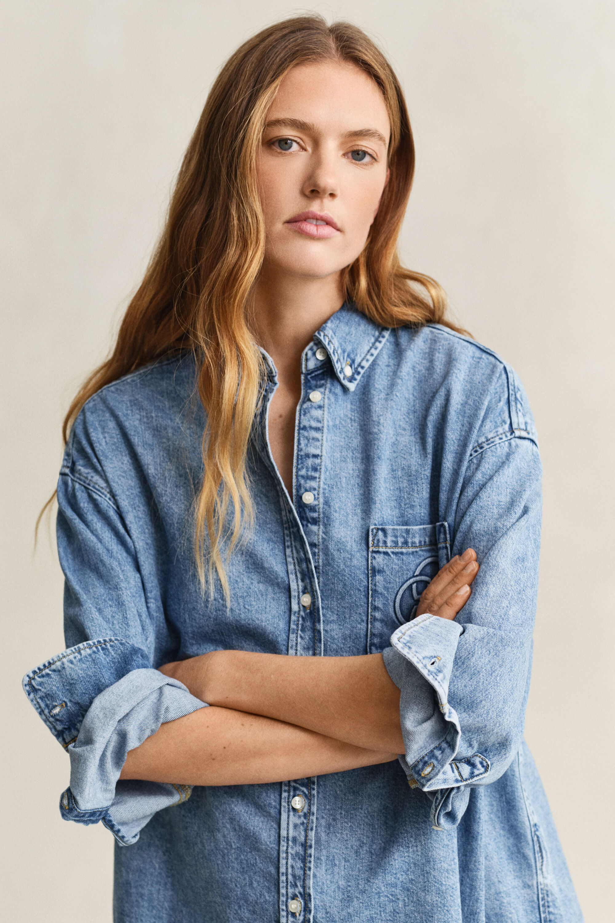 Broderet denim skjorte