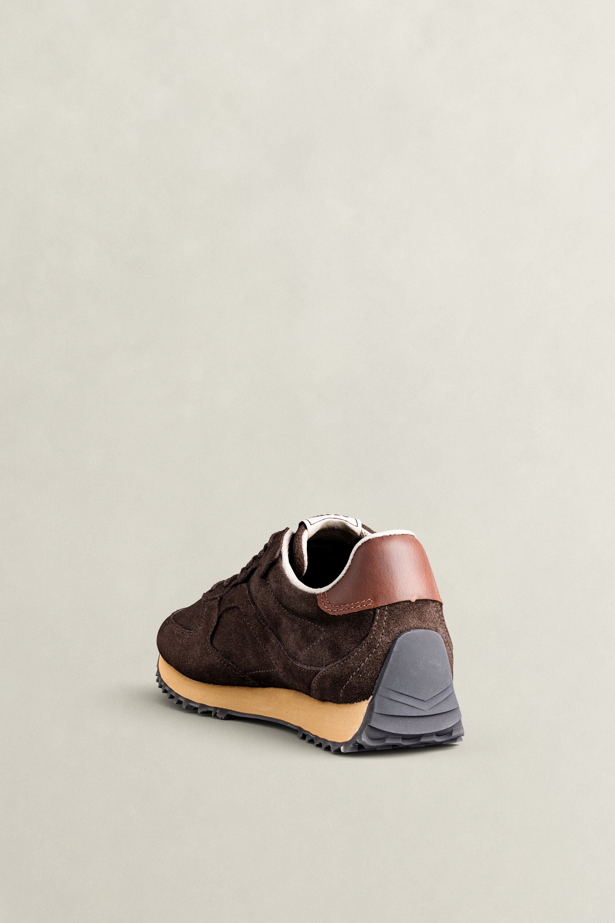 Beja sneakers i ruskind