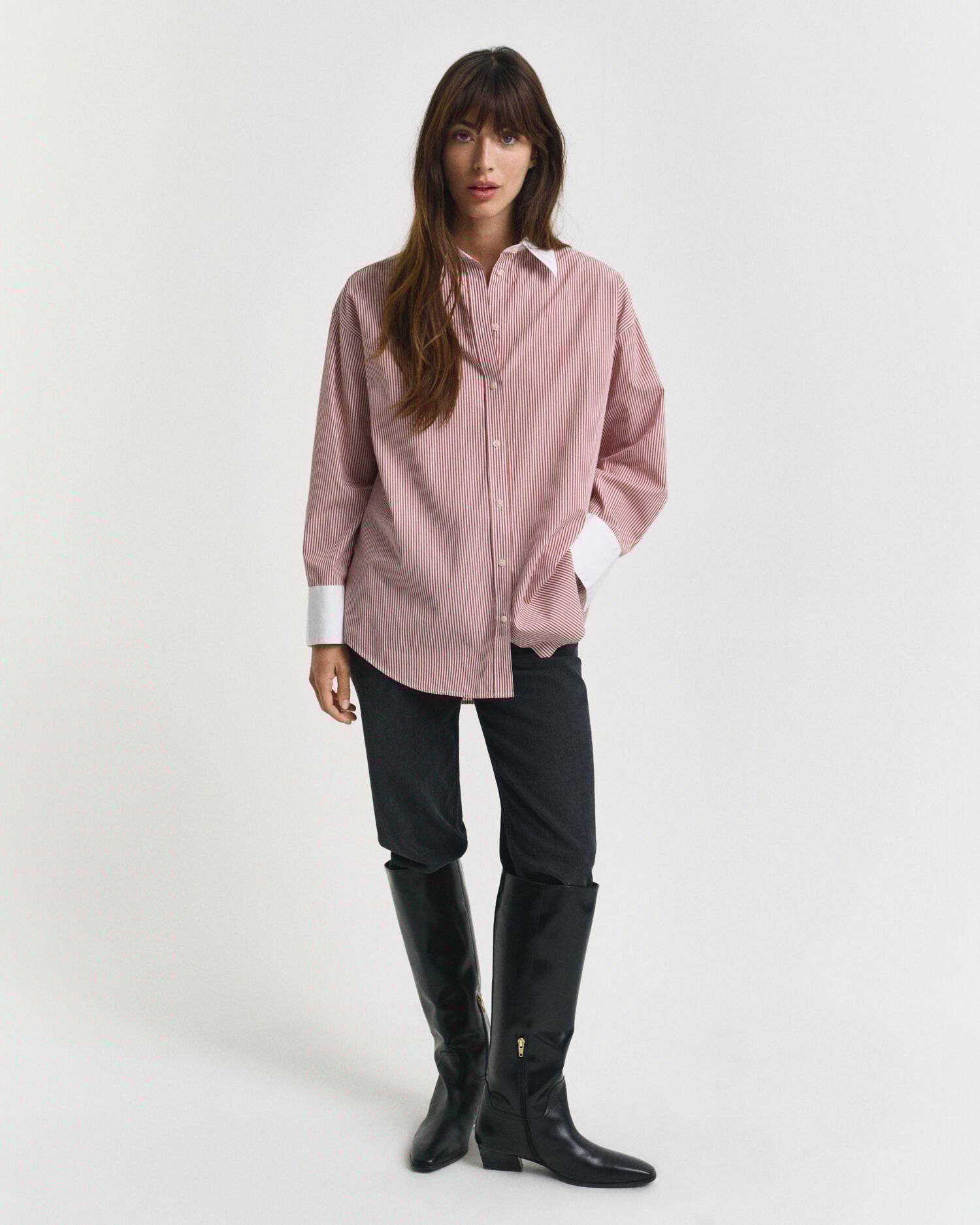 Oversized skjorte med kontrastfarvet krave og striber