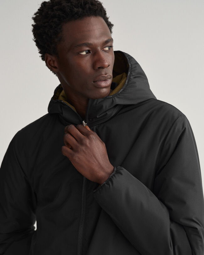 Vendbar jakke med h&aelig;tte