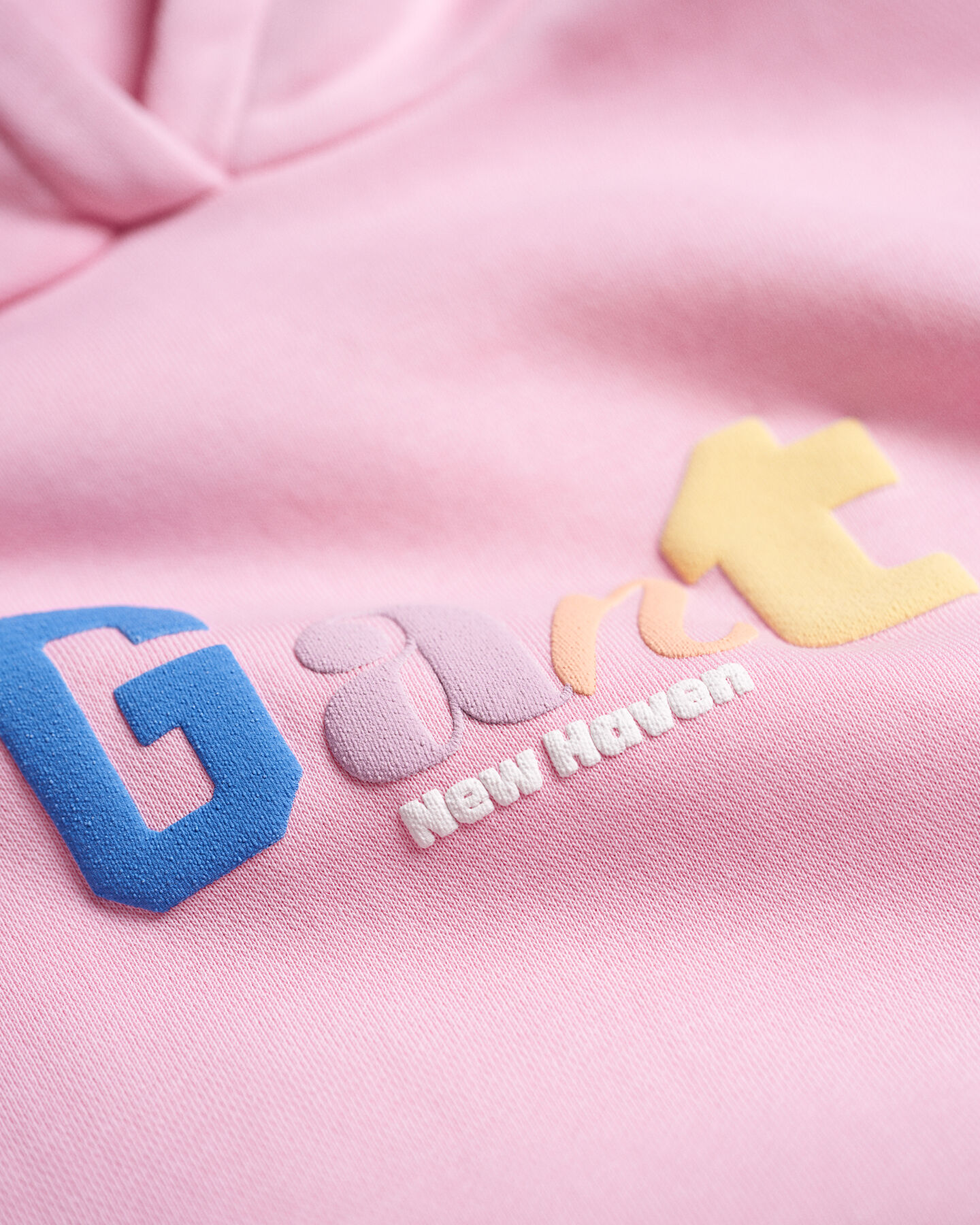 Girls h&aelig;ttekjole med GANT-tryk