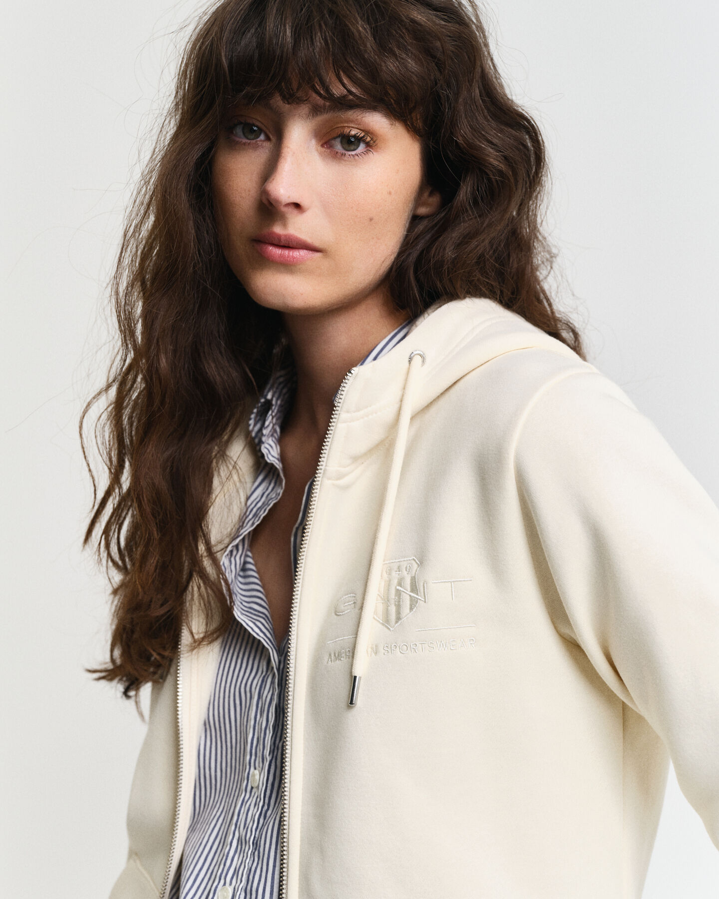 Tonal Shield h&aelig;ttetr&oslash;je med lynl&aring;s