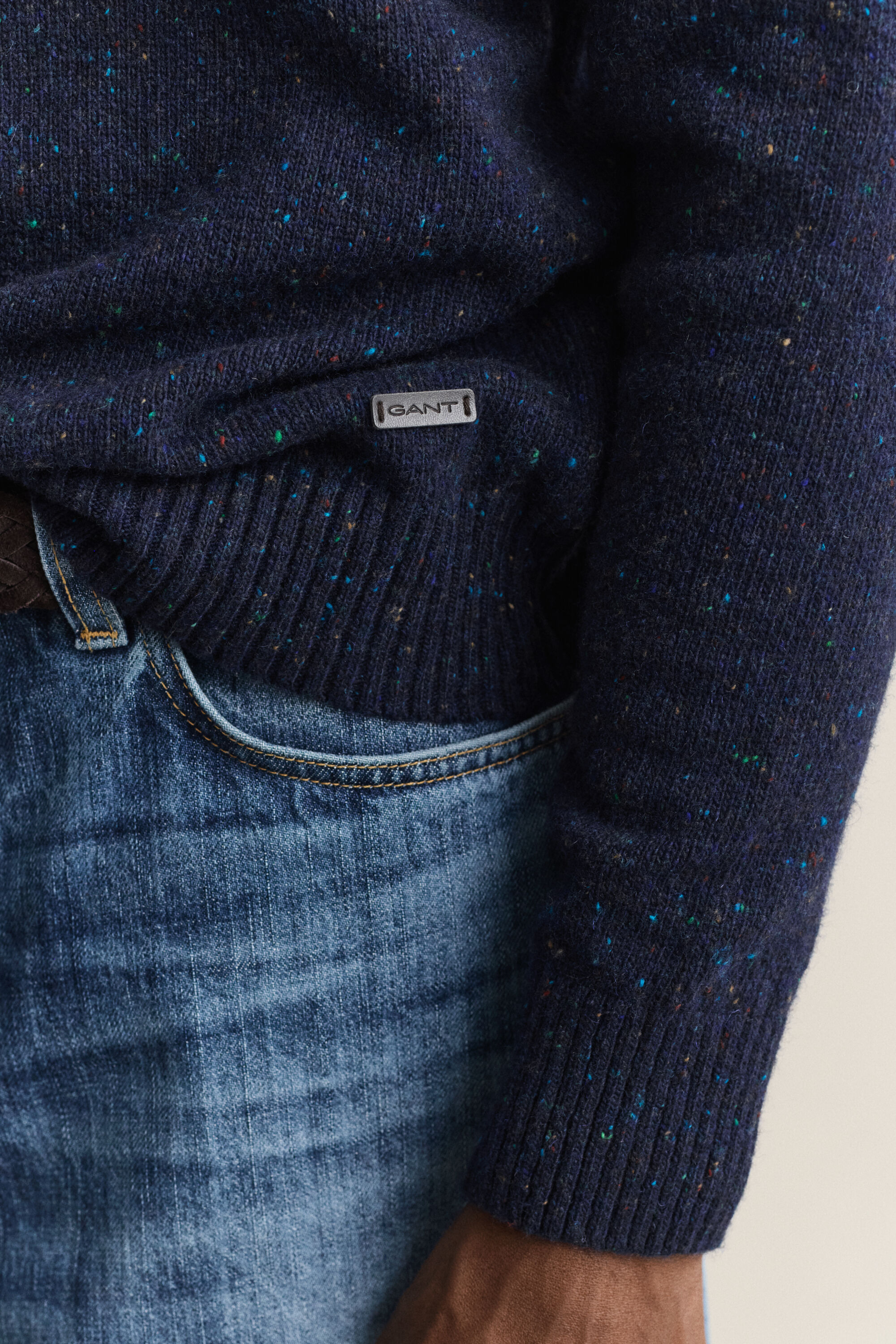 Polosweater i uldblanding med nister