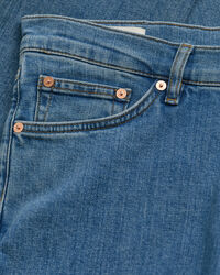 Slim fit jeans i let vask