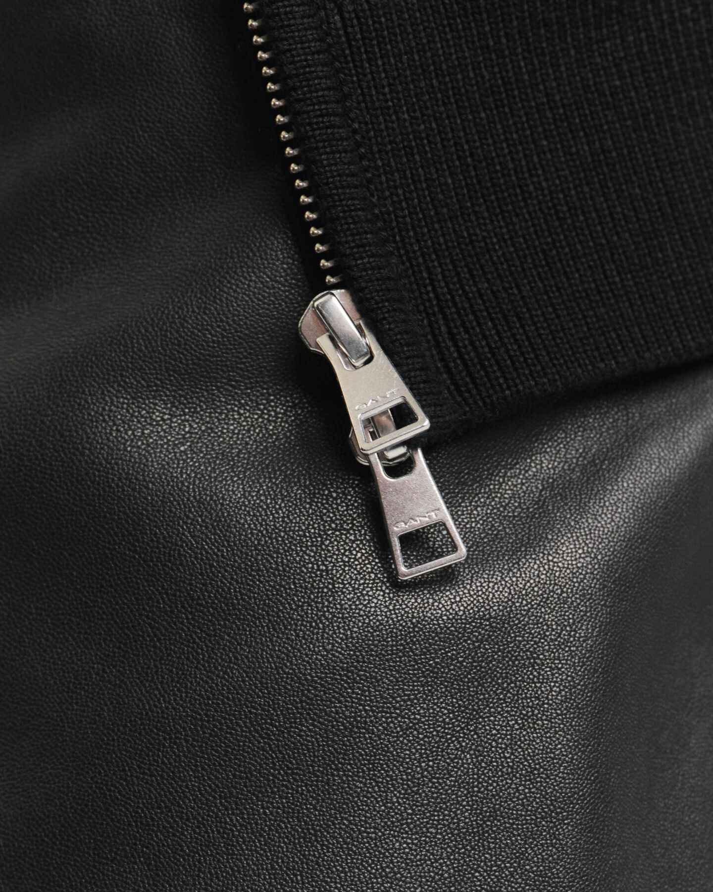 Tekstureret cardigan af bomuld med lynlås