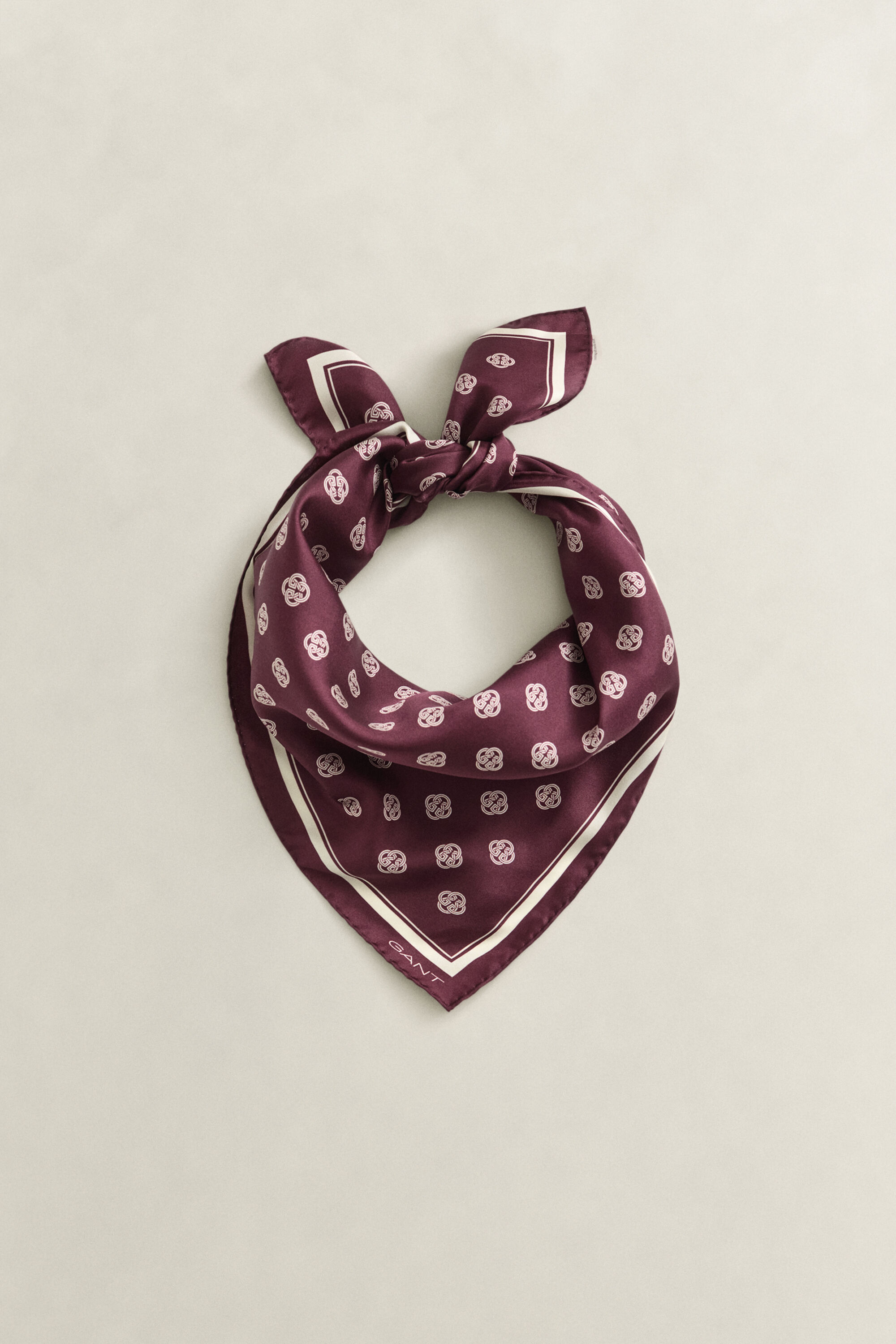 Silketørklæde med monogram