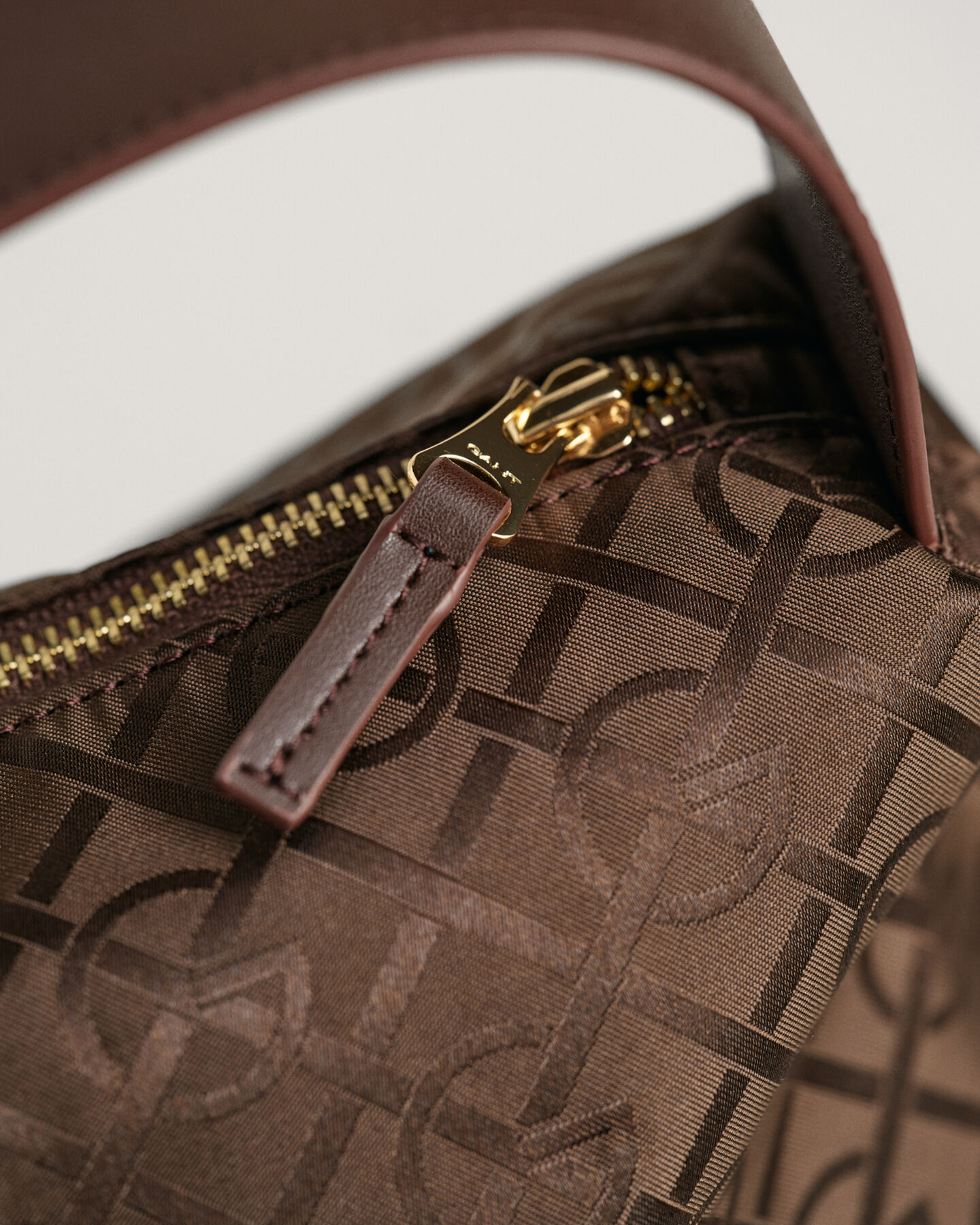 G Patterned stor skuldertaske